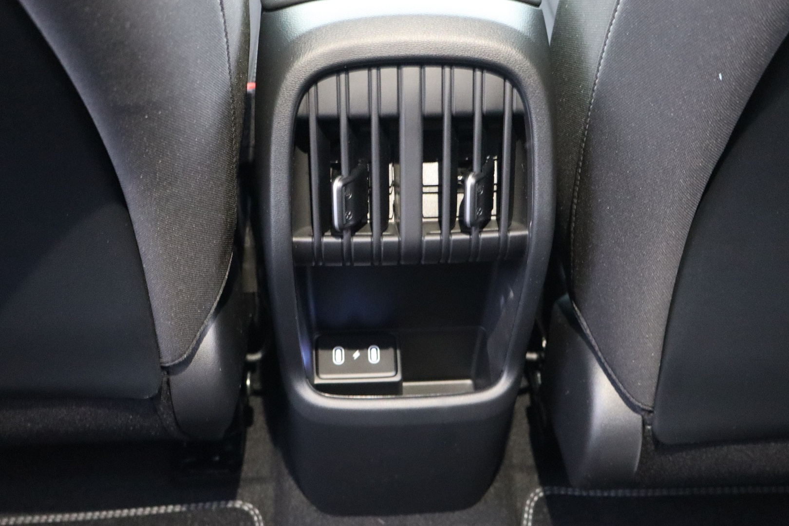 HYUNDAI KONA Electric 27