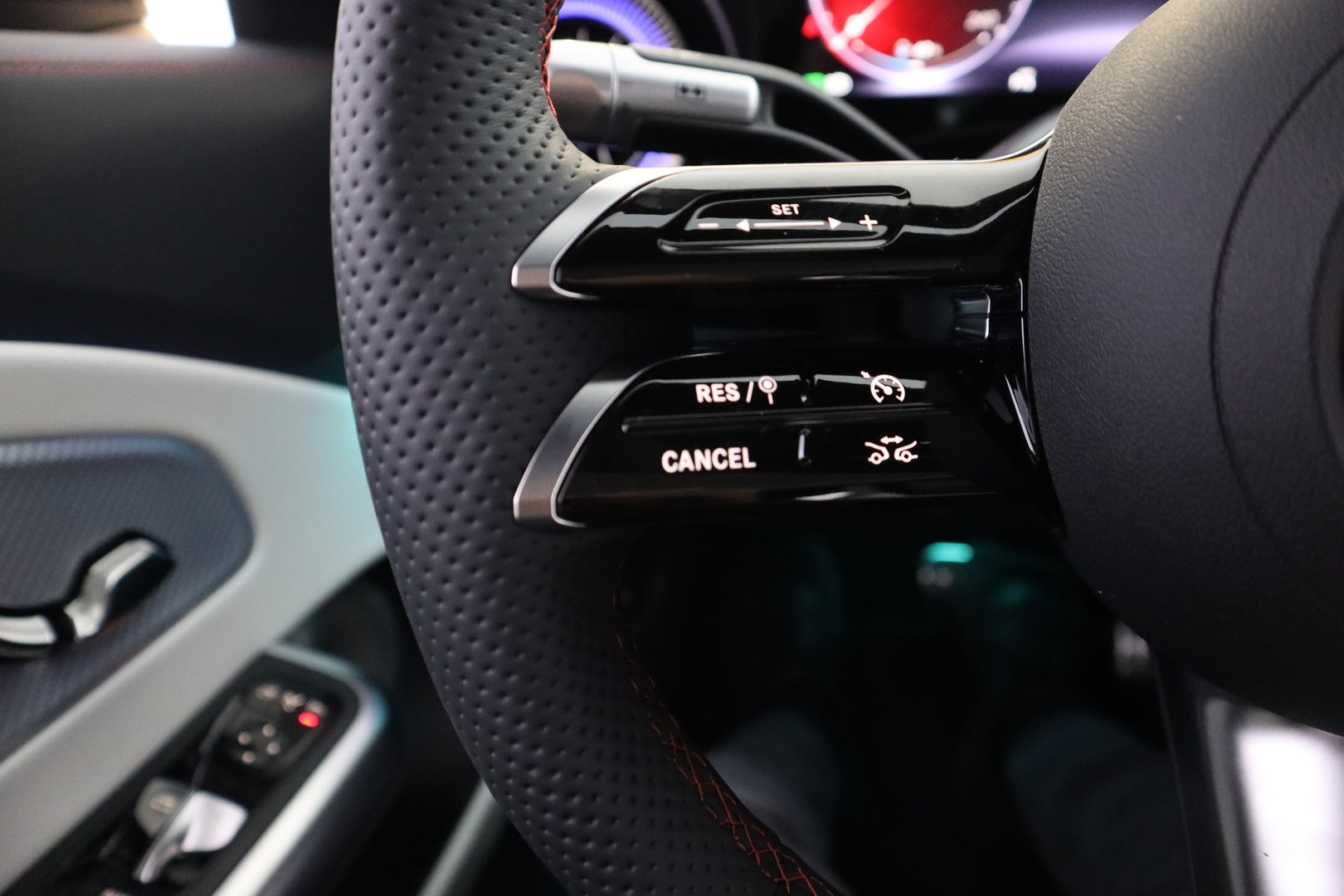 MERCEDES-BENZ CLA 2025