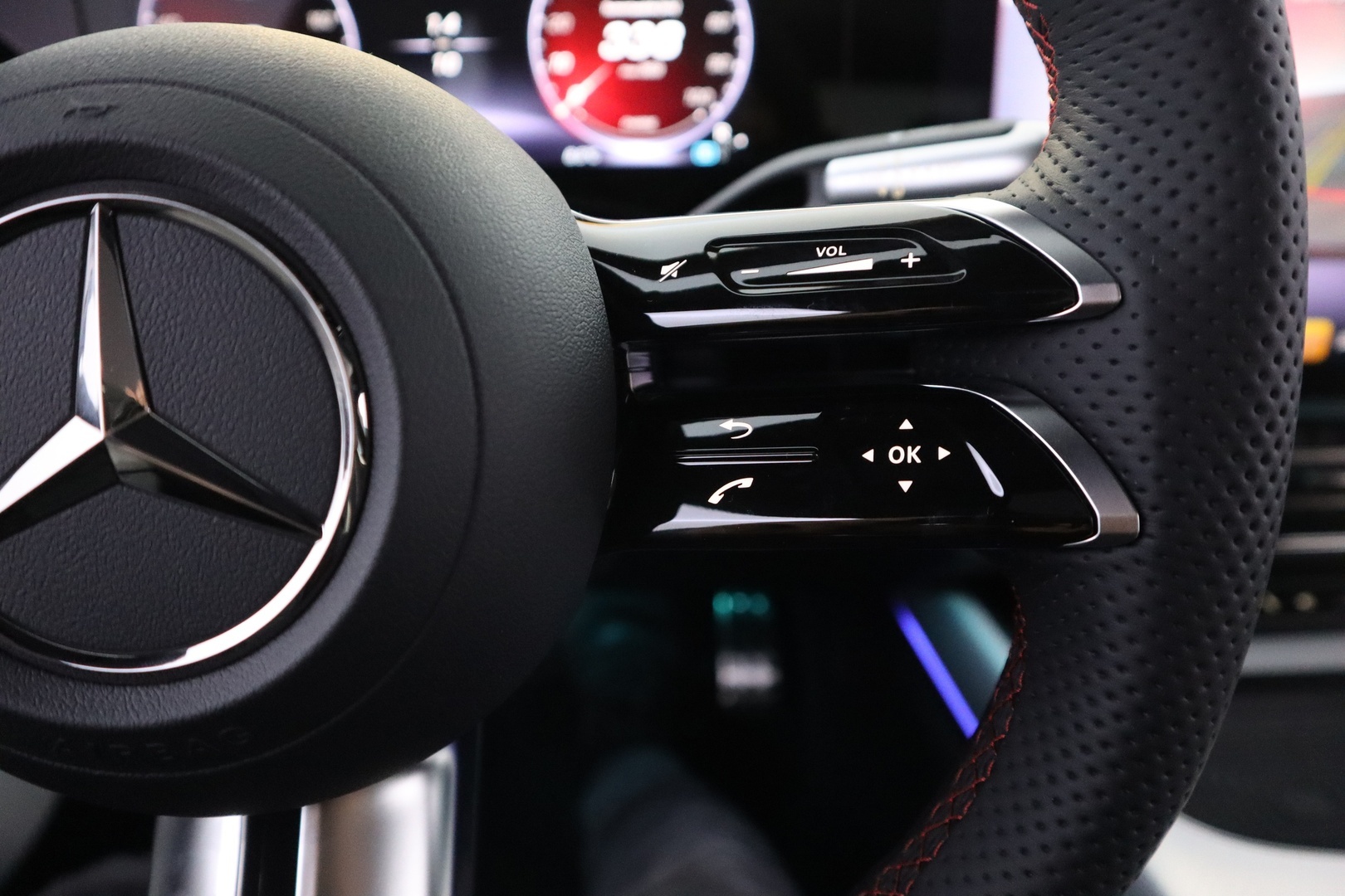 MERCEDES-BENZ CLA 2025