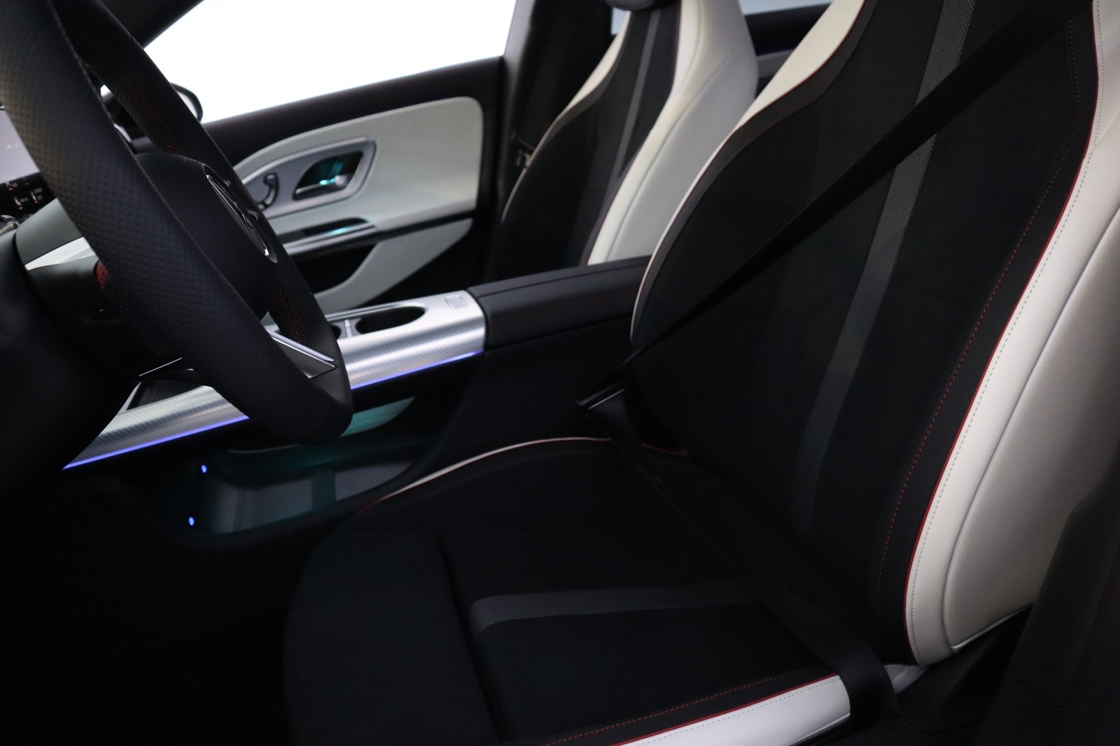 MERCEDES-BENZ CLA 2025