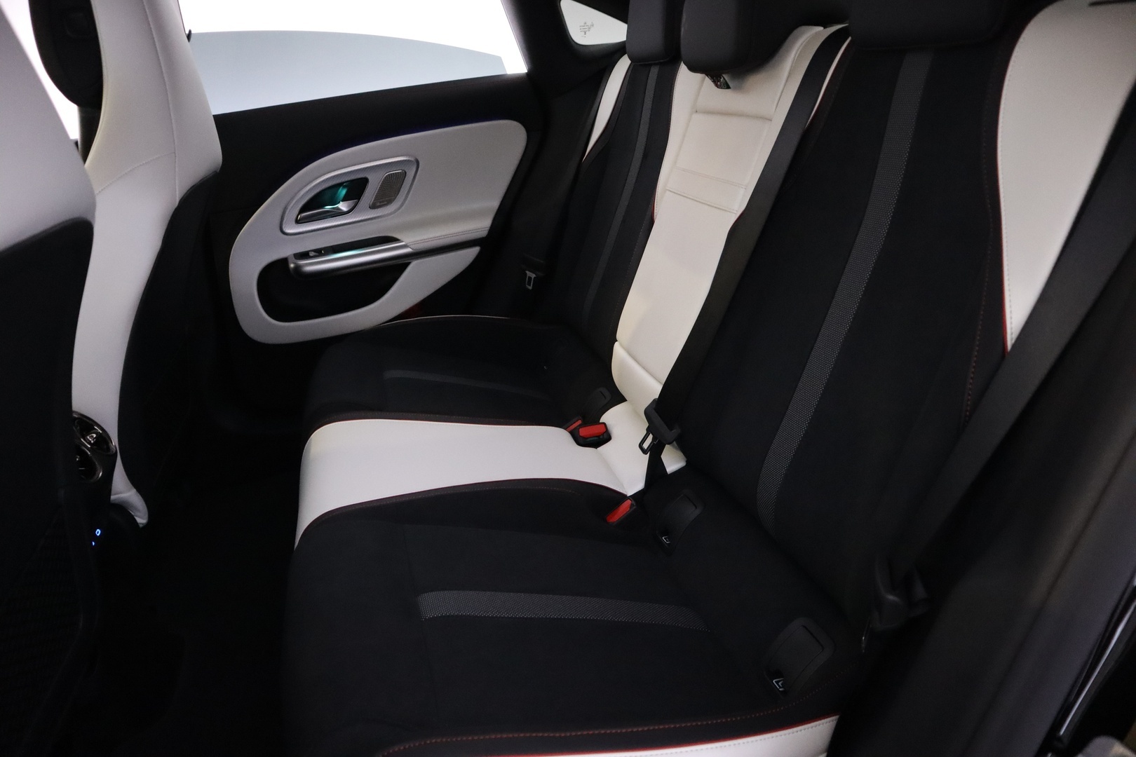 MERCEDES-BENZ CLA 2025