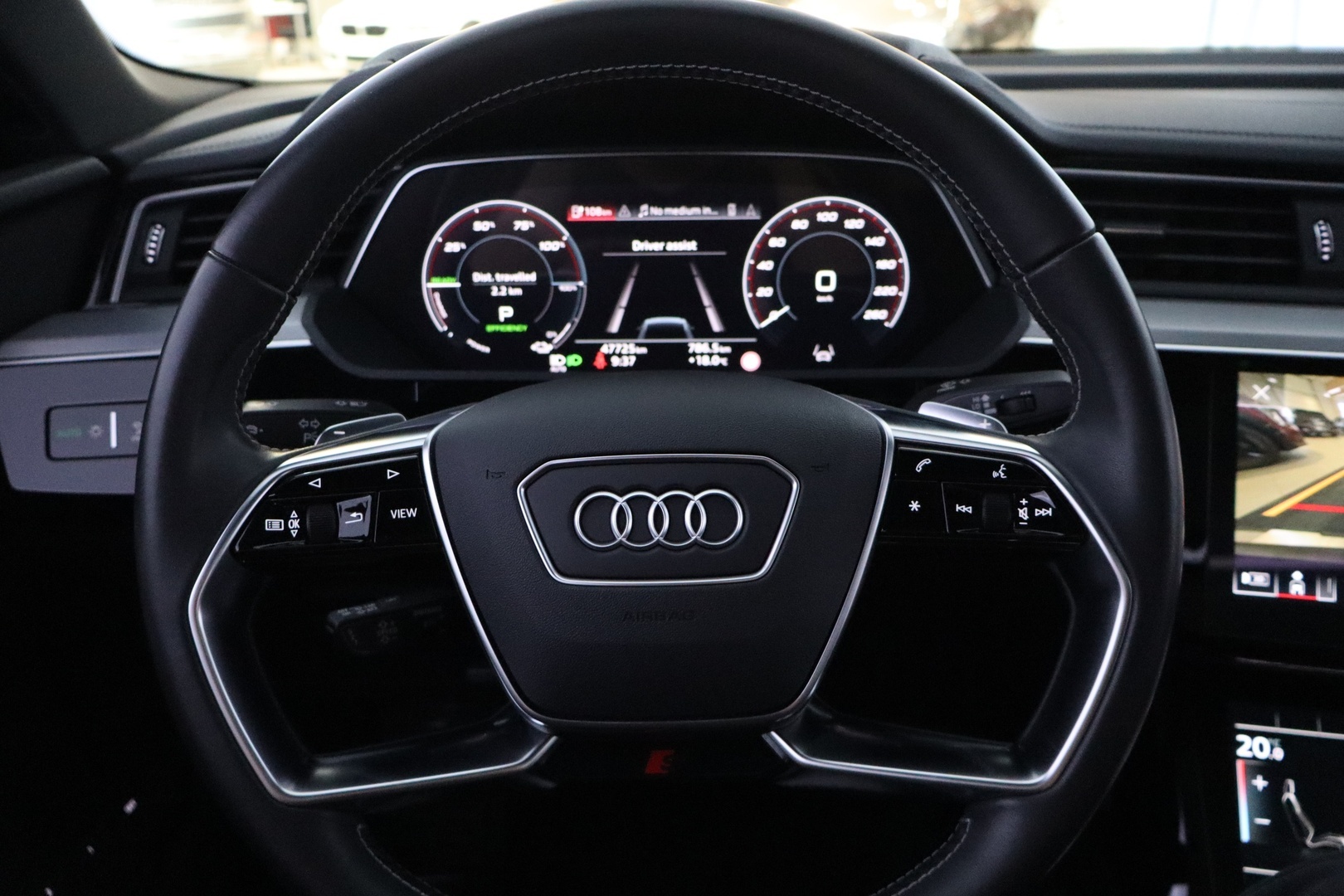 AUDI e-tron 11