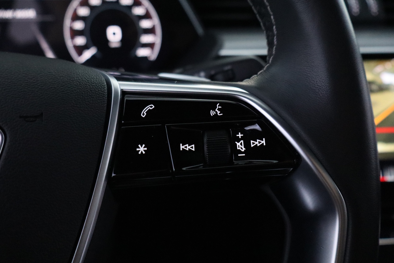 AUDI e-tron 13