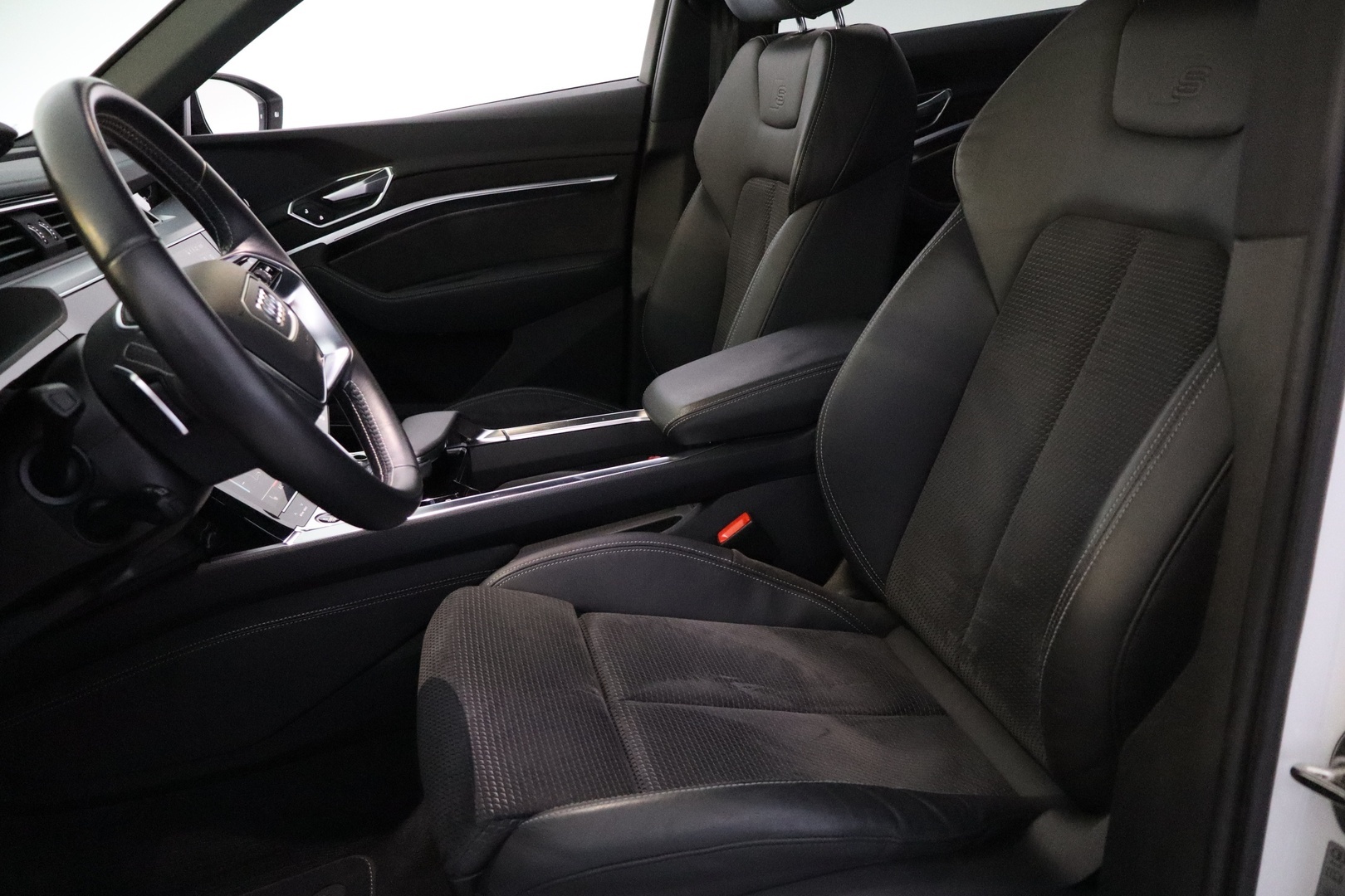 AUDI e-tron 24