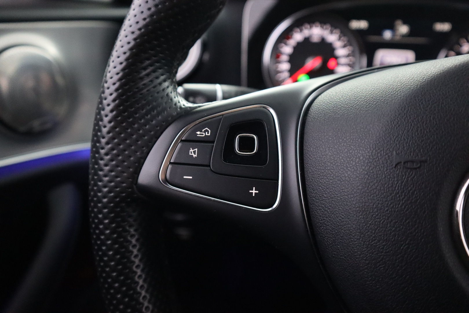 MERCEDES-BENZ E 2017