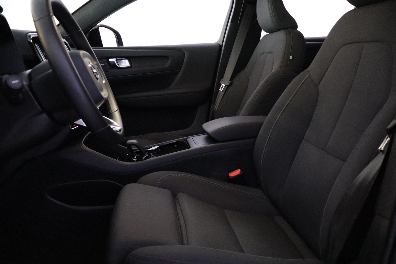 VOLVO C40 21