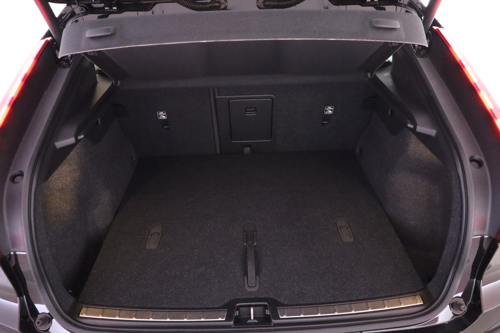 VOLVO C40 23