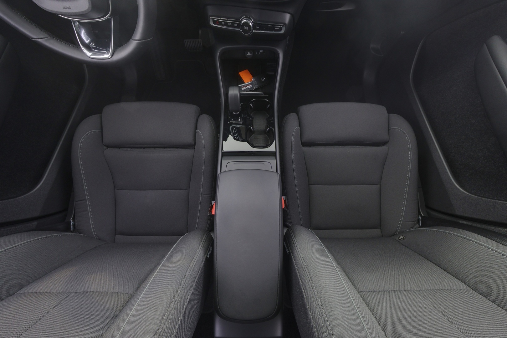 VOLVO C40 9