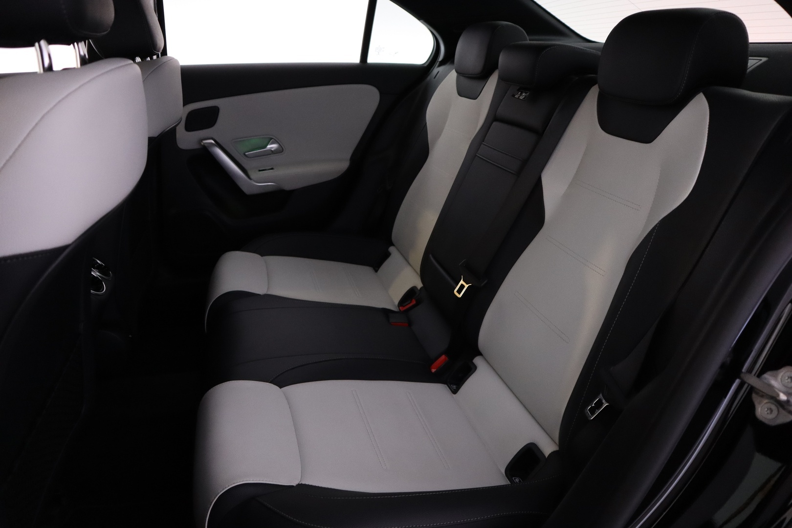 MERCEDES-BENZ A 2020