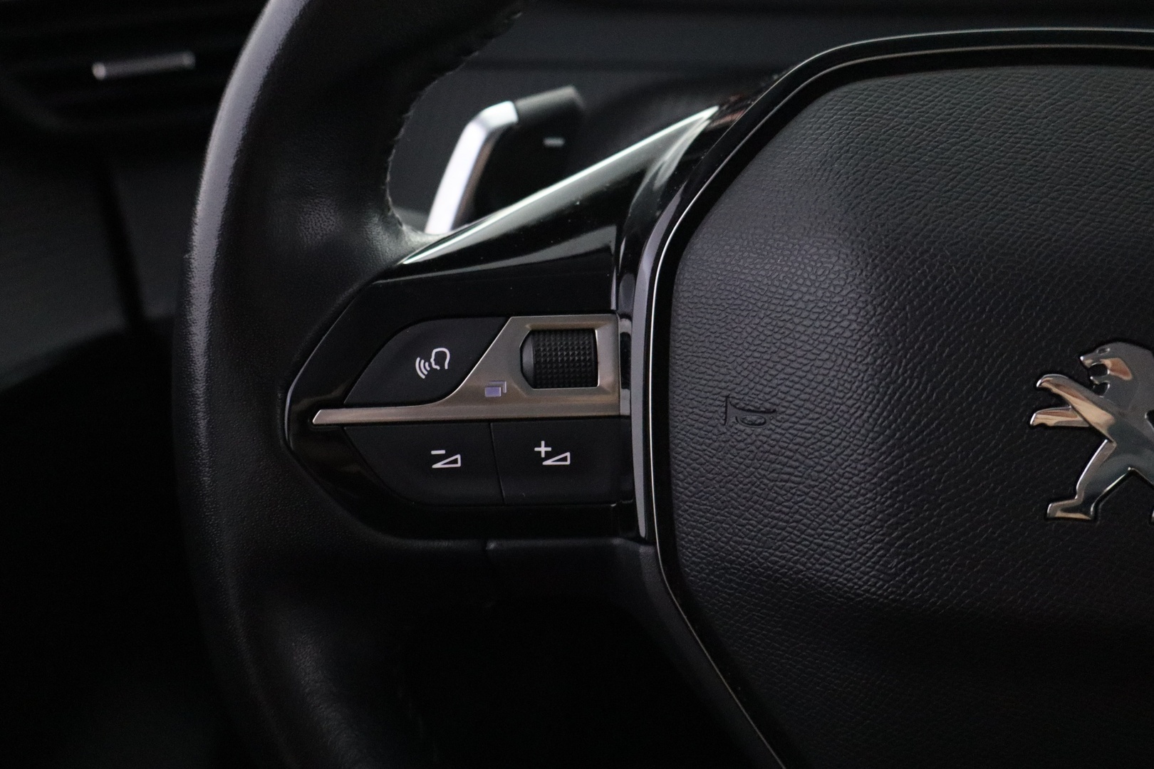 PEUGEOT 208 2020
