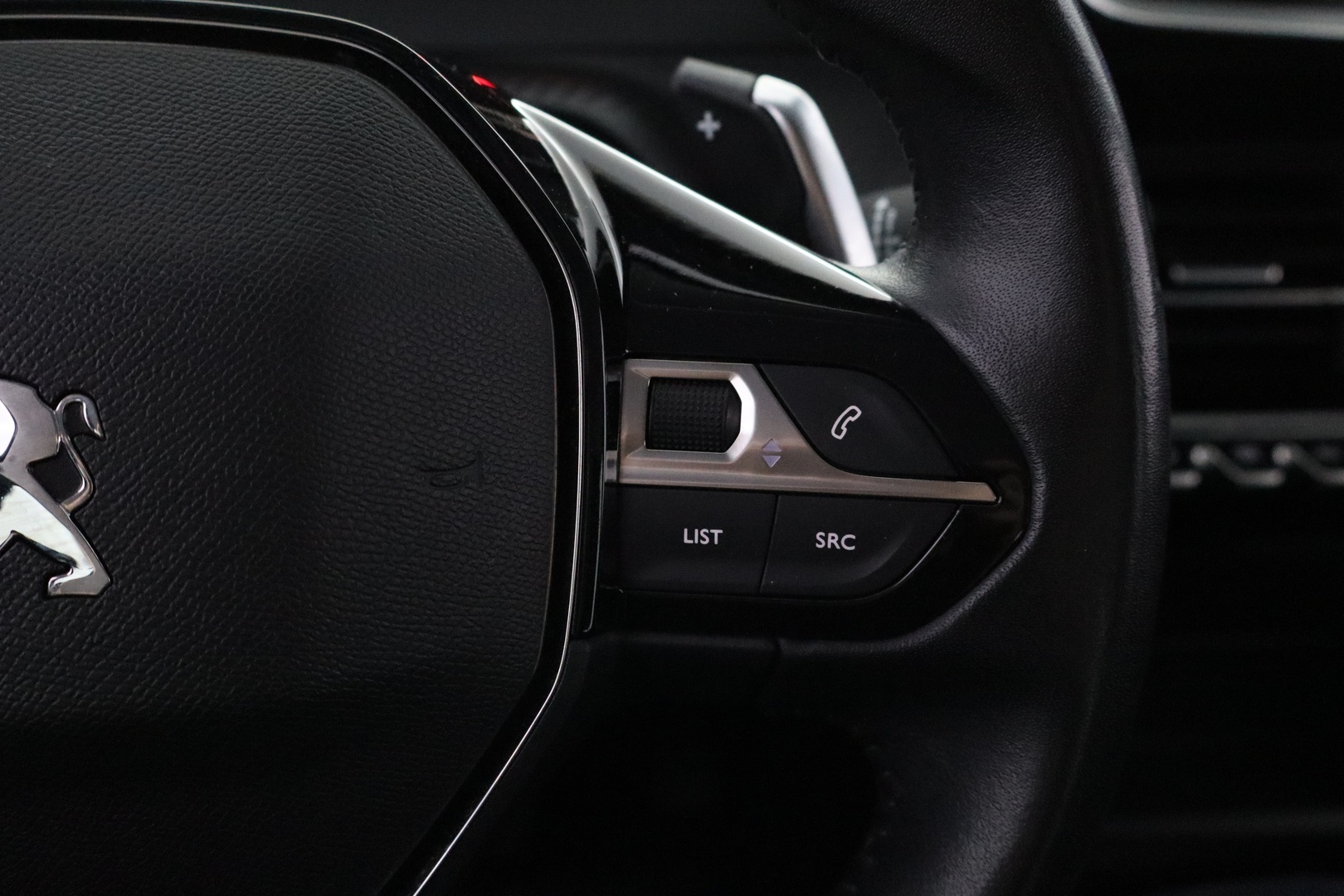 PEUGEOT 208 2020