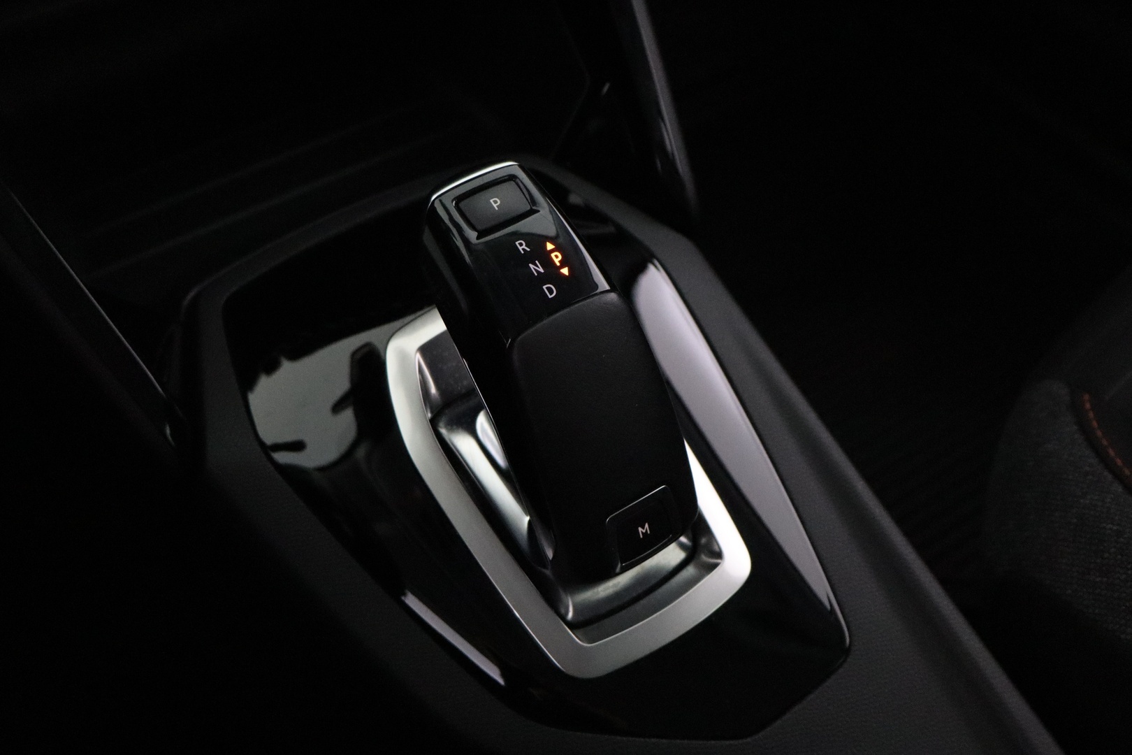 PEUGEOT 208 2020