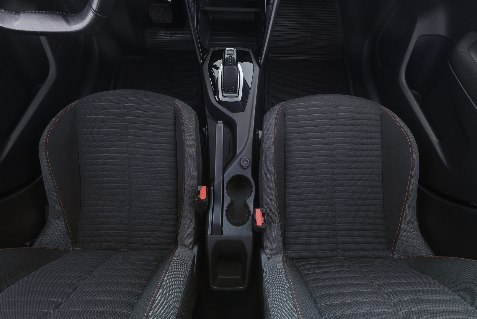 PEUGEOT 208 2020