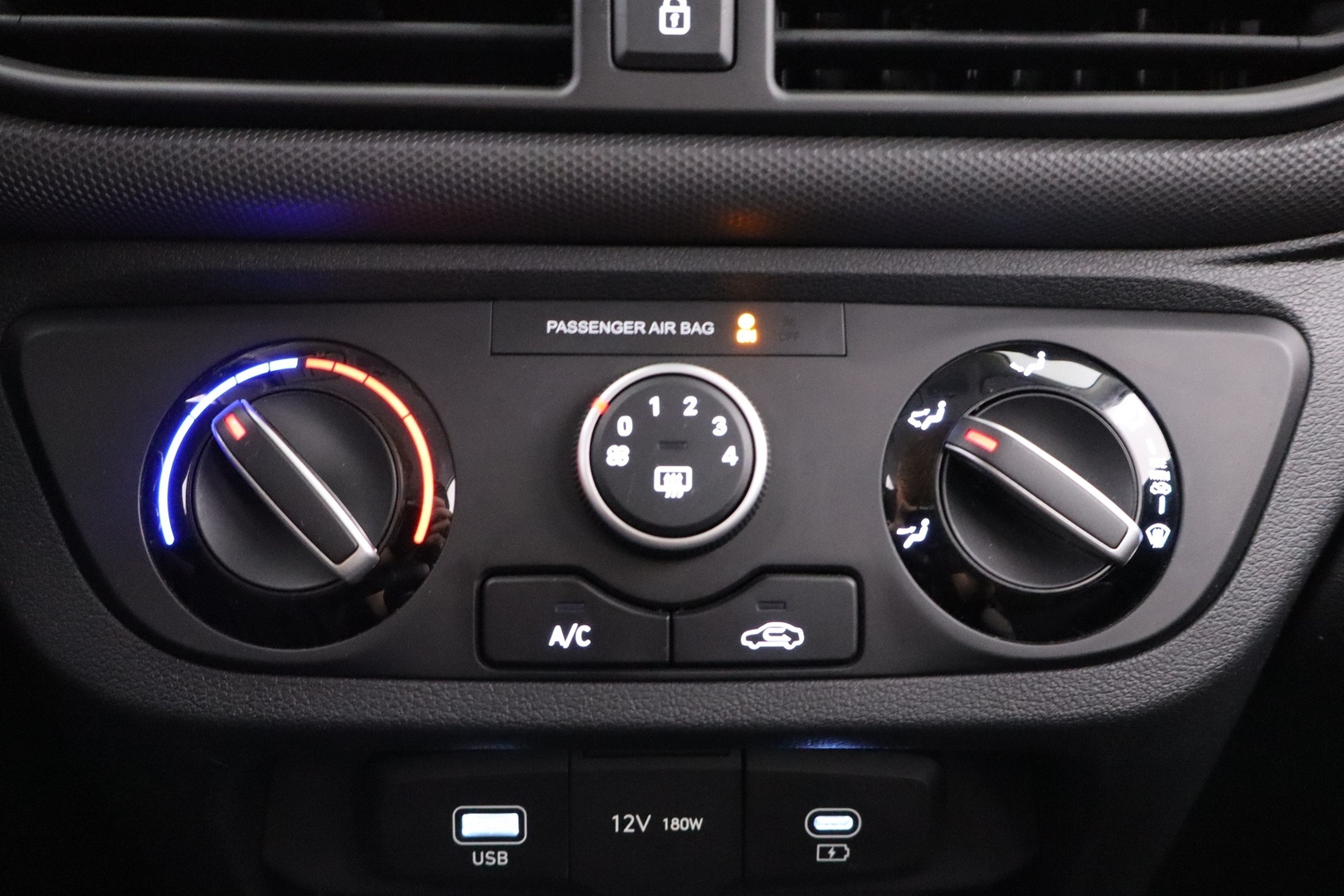 HYUNDAI i10 2025