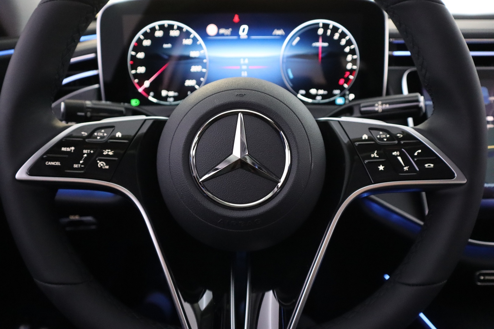 MERCEDES-BENZ E 2026