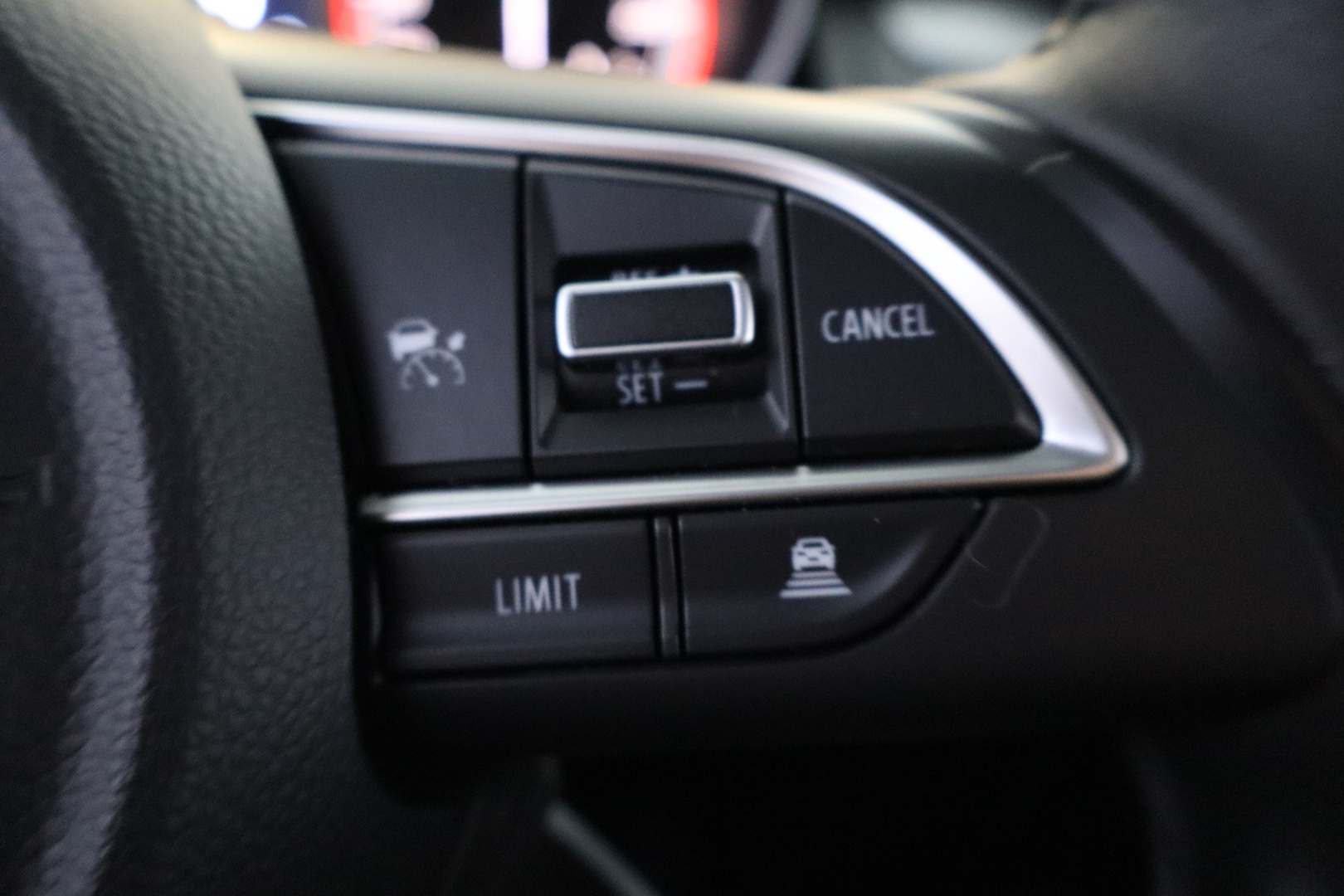 SUZUKI Swift 2024