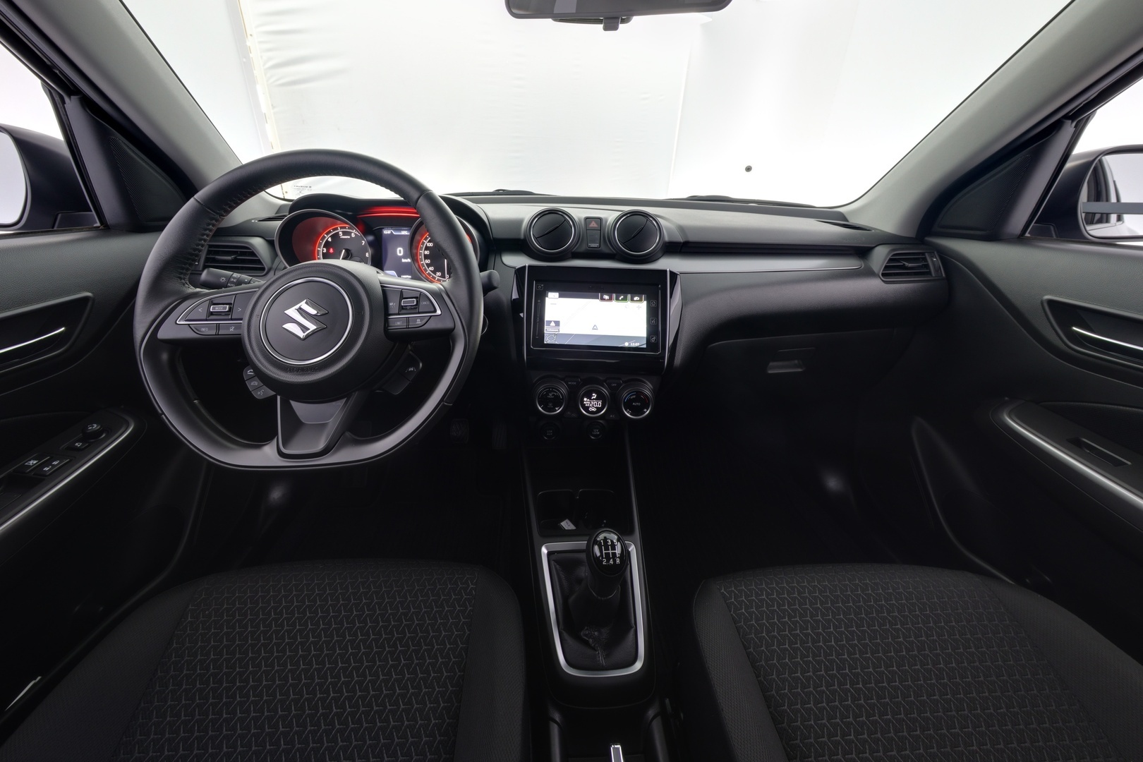 SUZUKI Swift 2024