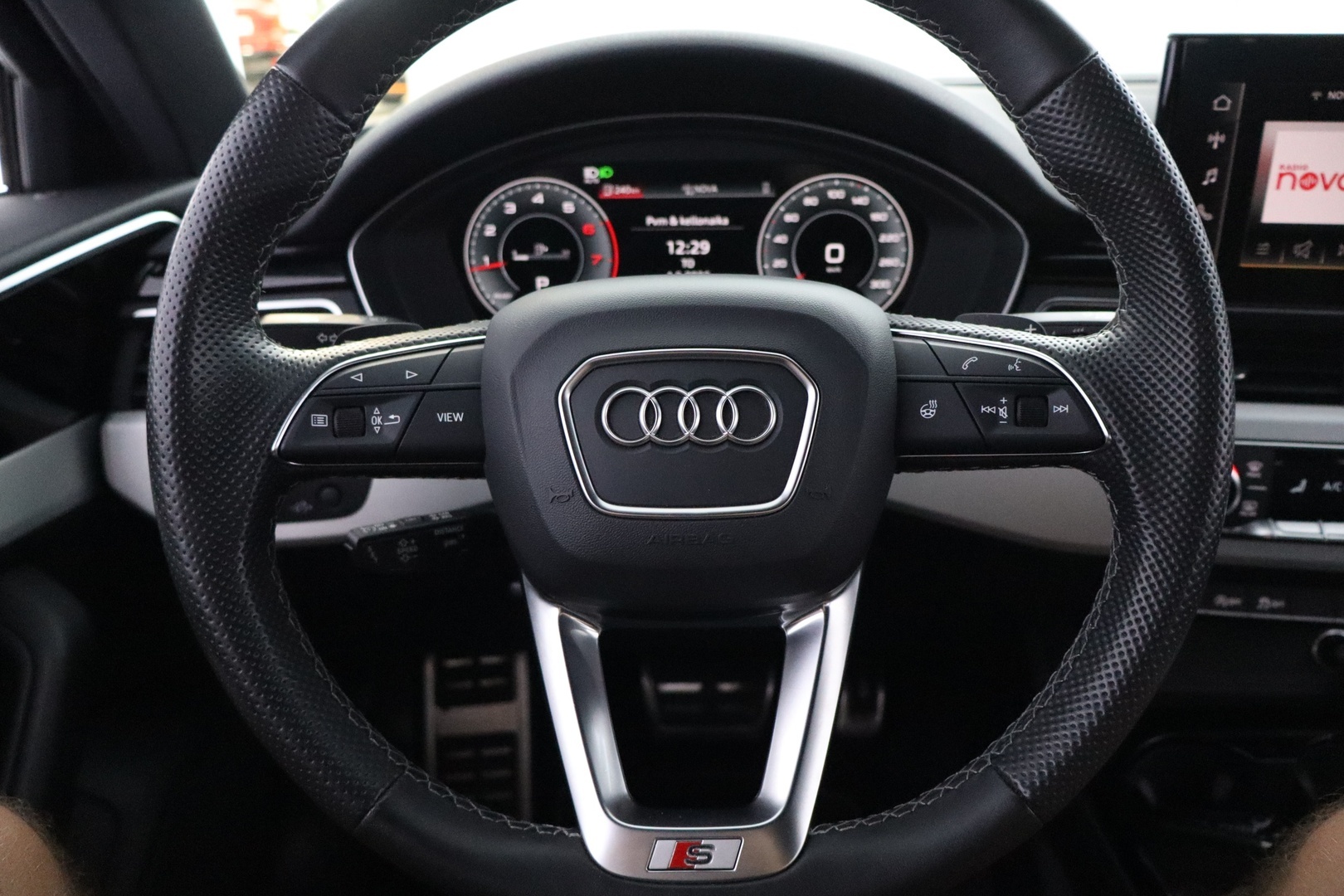 AUDI A4 2023