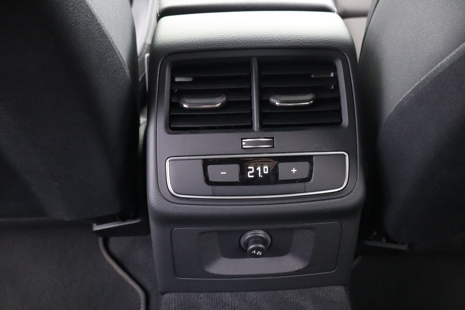 AUDI A4 2023