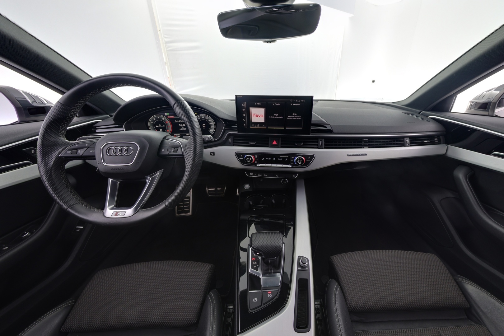 AUDI A4 2023
