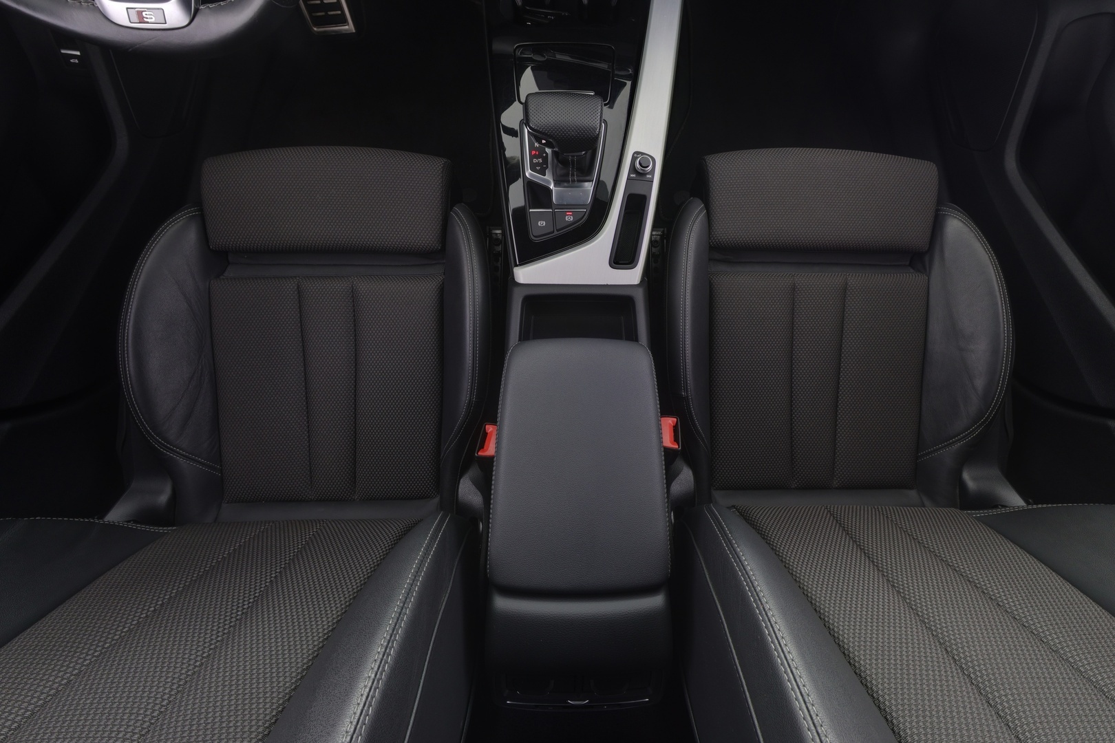 AUDI A4 2023