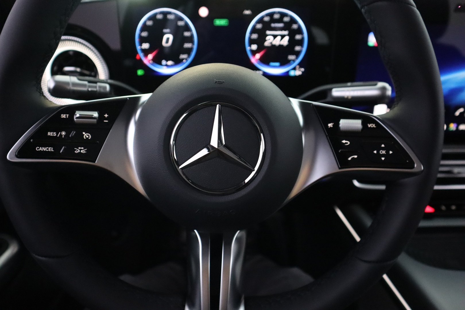 MERCEDES-BENZ GLB 2026