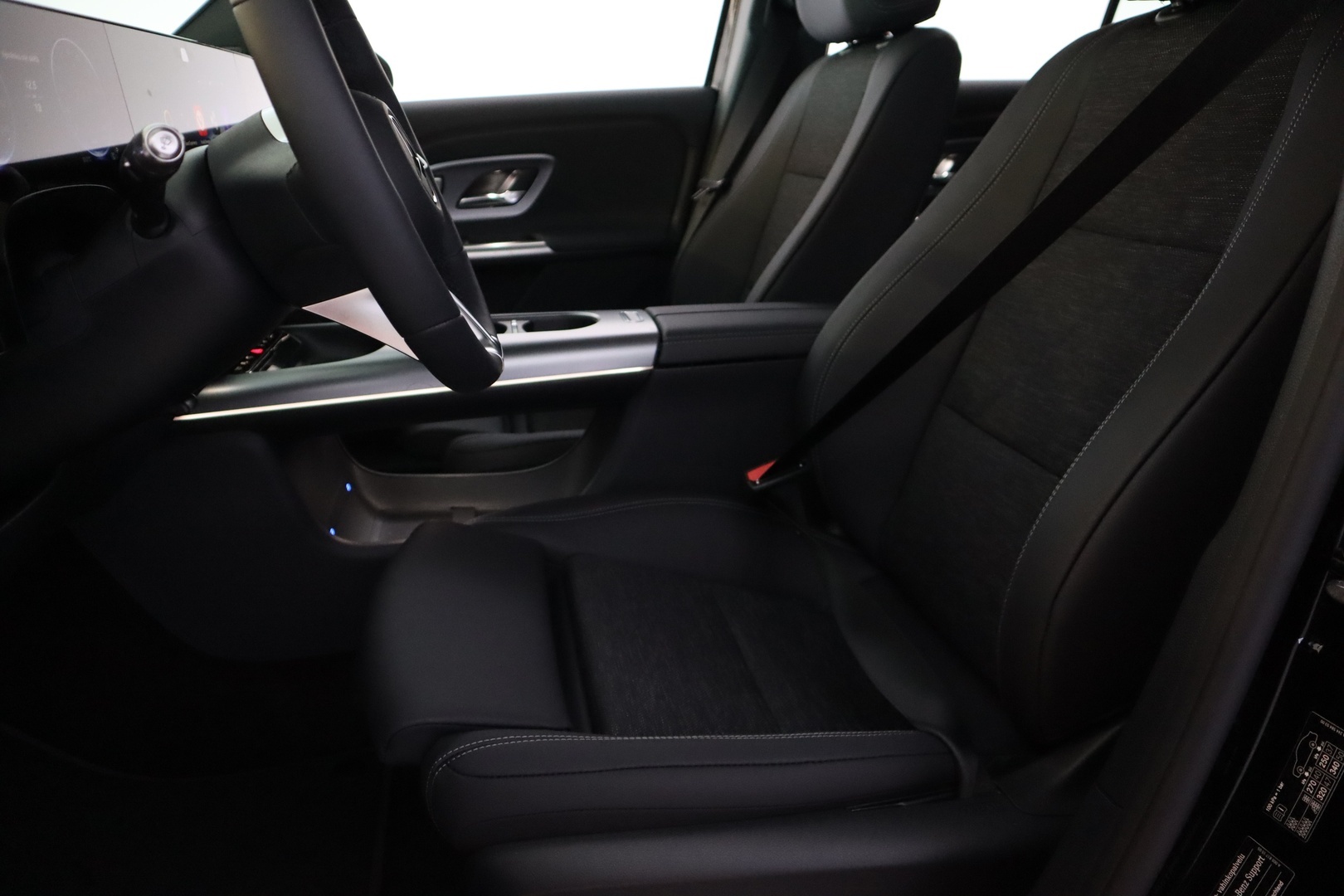 MERCEDES-BENZ GLB 2026