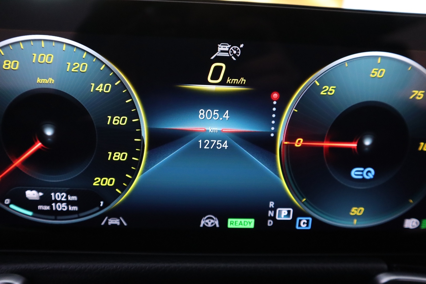MERCEDES-BENZ EQB 10