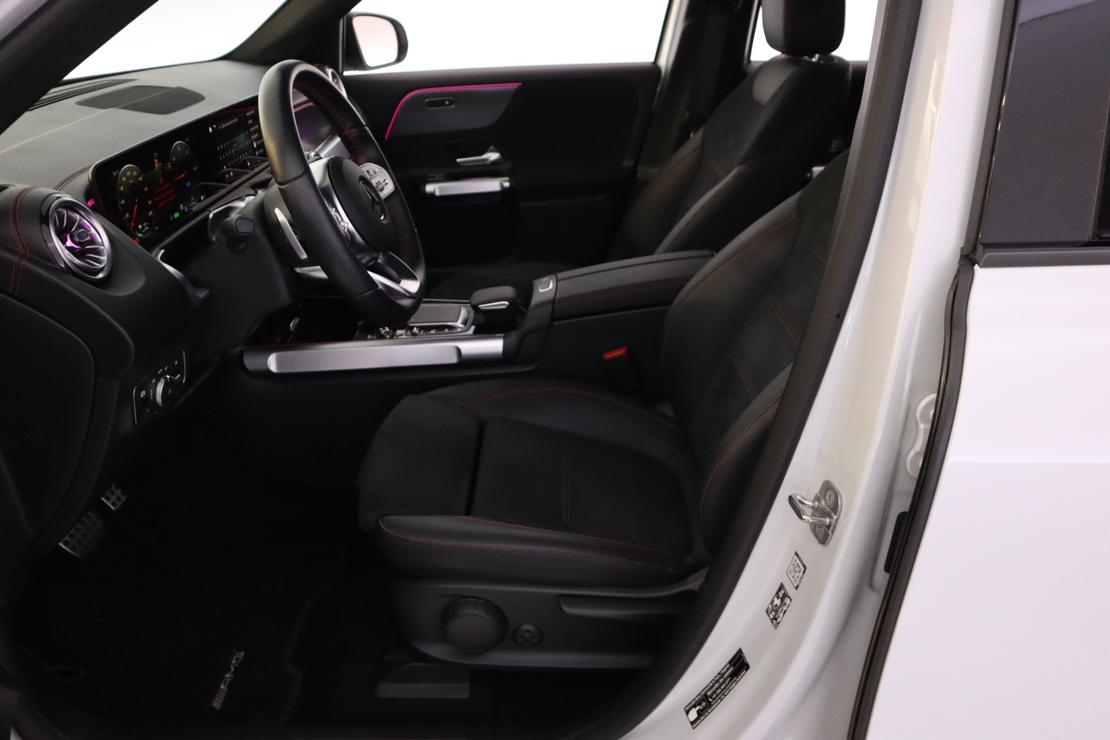 MERCEDES-BENZ EQB 16