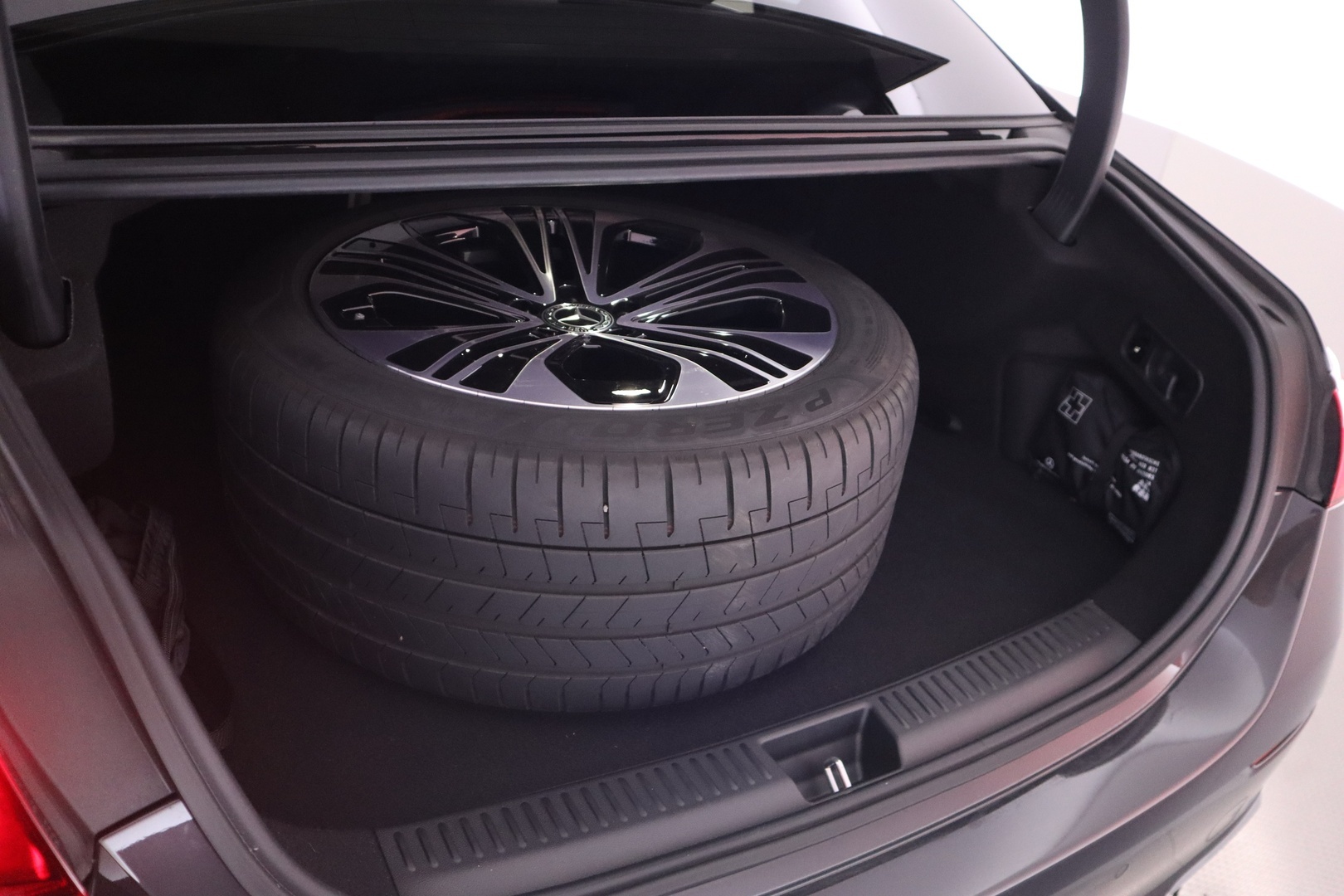 MERCEDES-BENZ E 2024