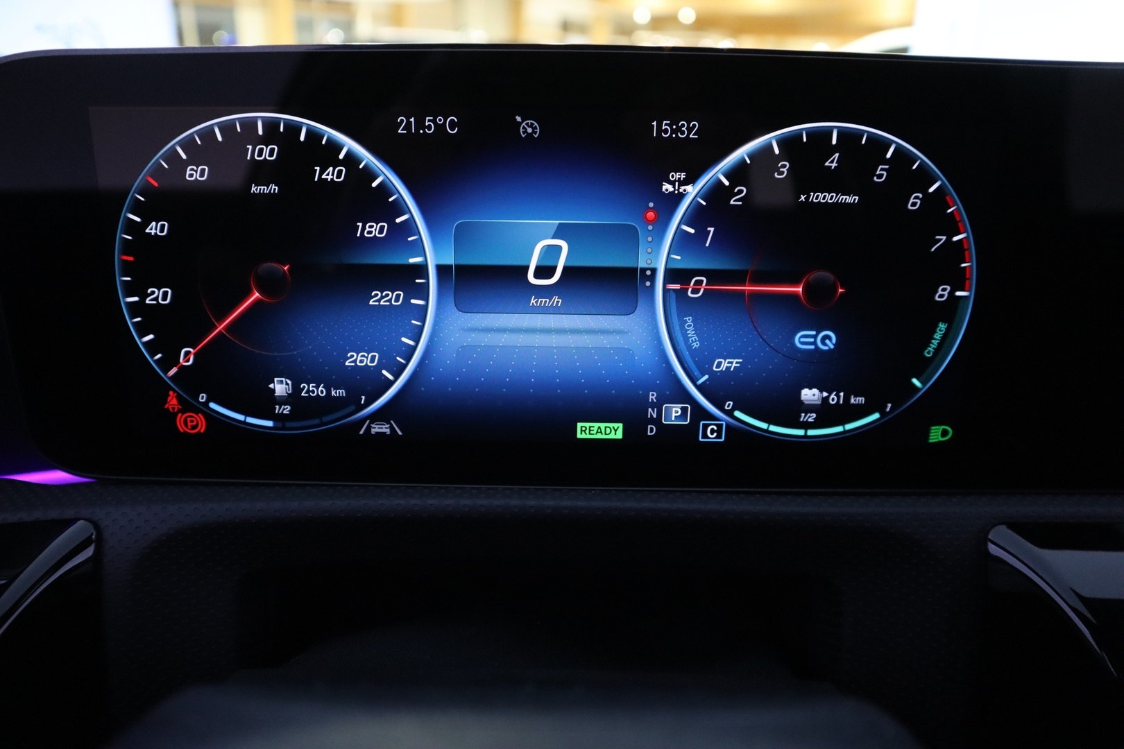 MERCEDES-BENZ A 2023