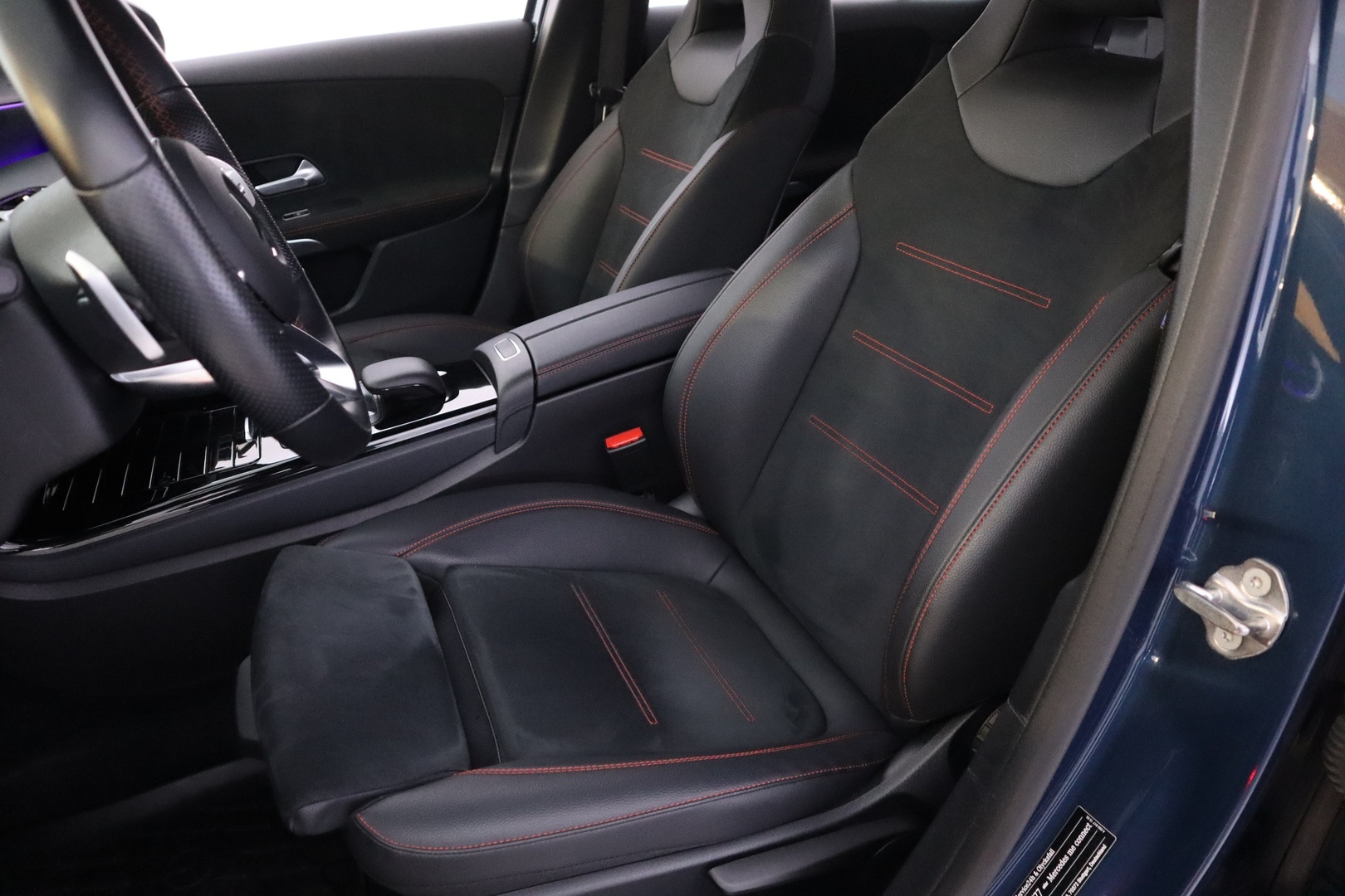 MERCEDES-BENZ A 2023