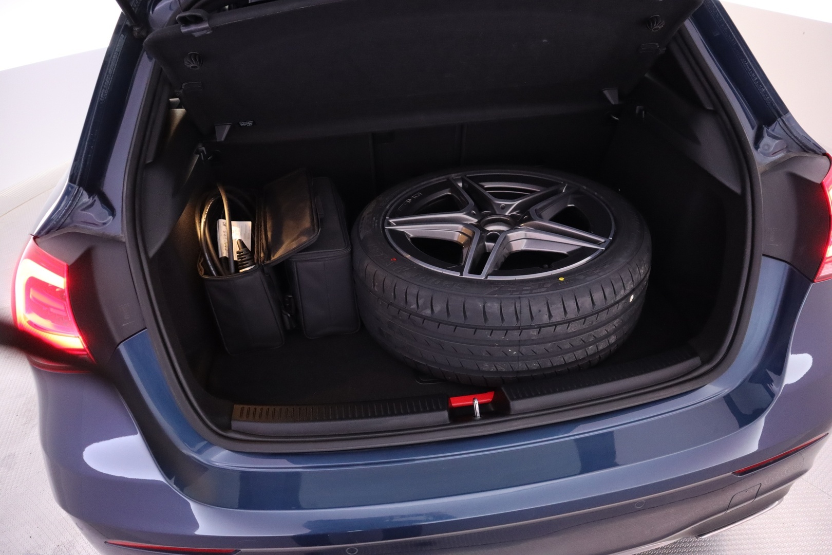 MERCEDES-BENZ A 2023