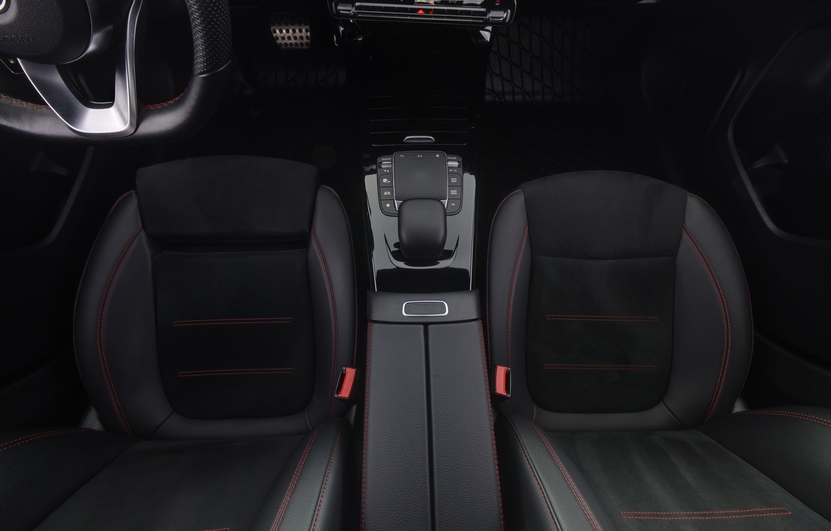 MERCEDES-BENZ A 2023