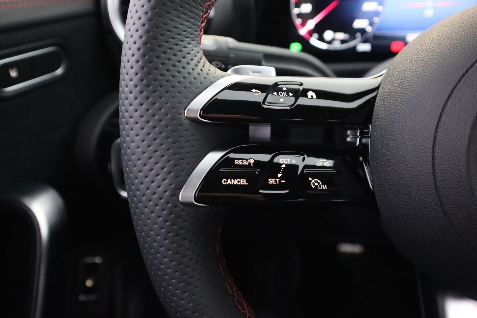 MERCEDES-BENZ CLA 2025