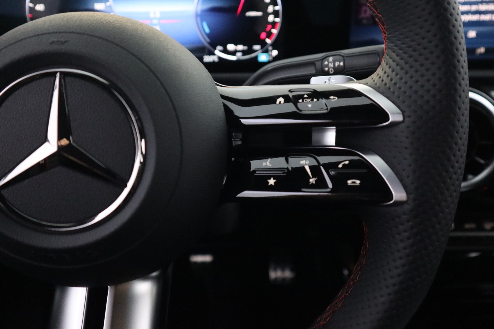 MERCEDES-BENZ CLA 2025