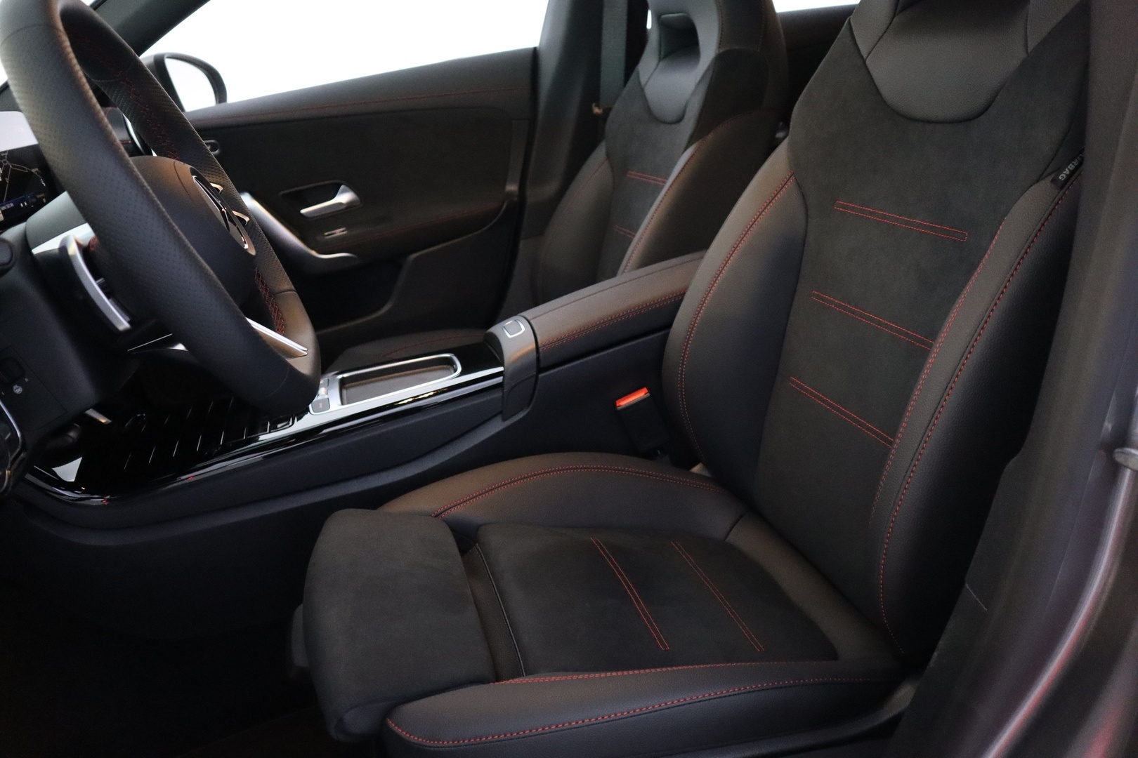 MERCEDES-BENZ CLA 2025