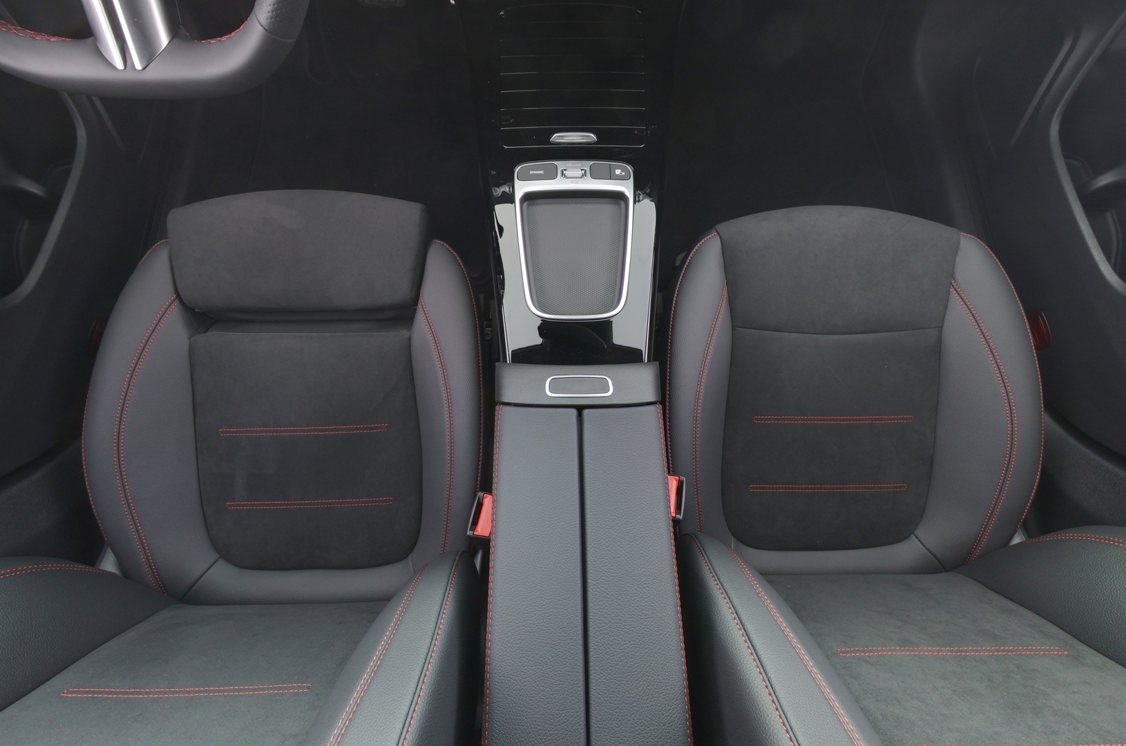 MERCEDES-BENZ CLA 2025