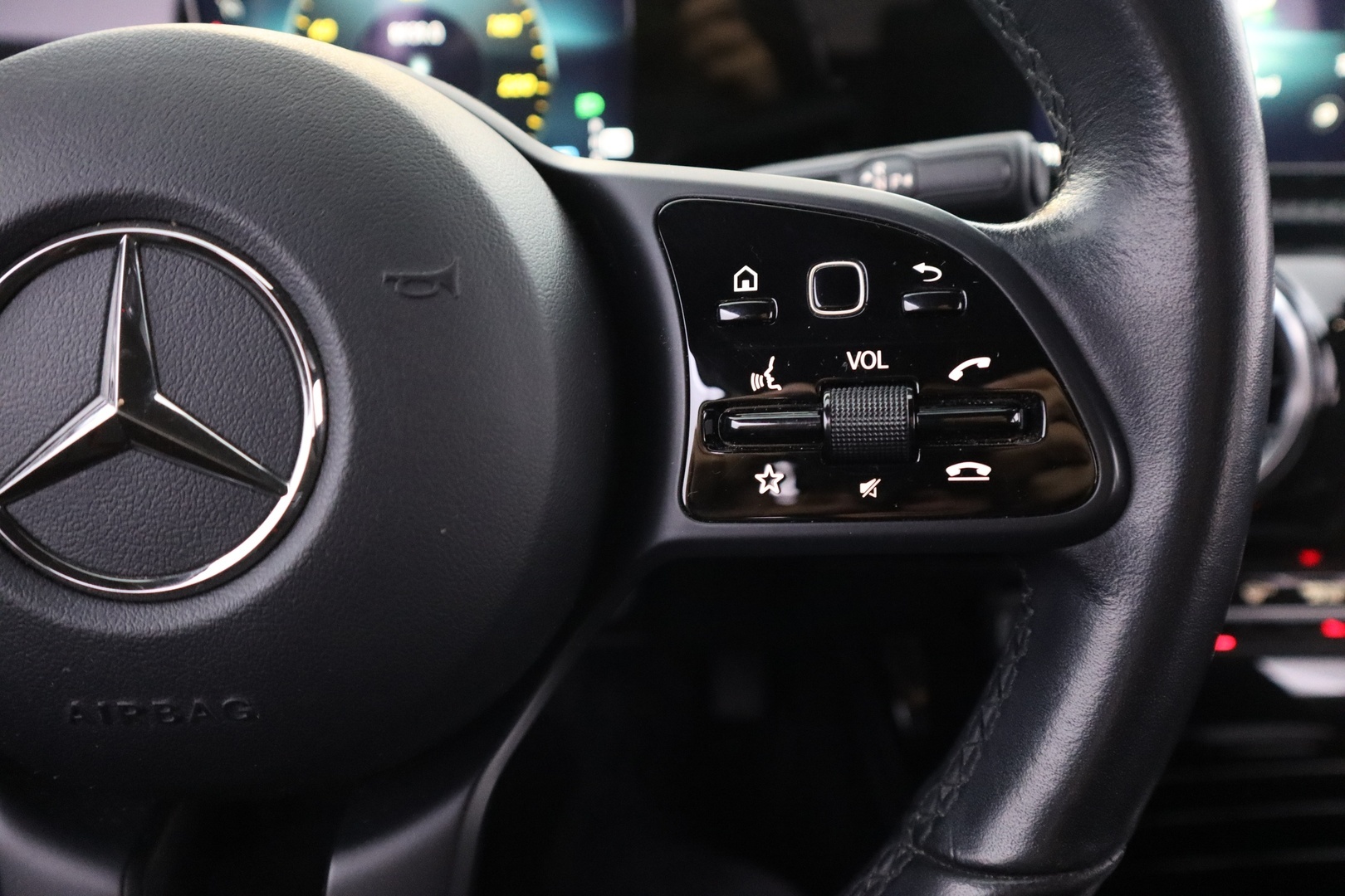 MERCEDES-BENZ A 2019