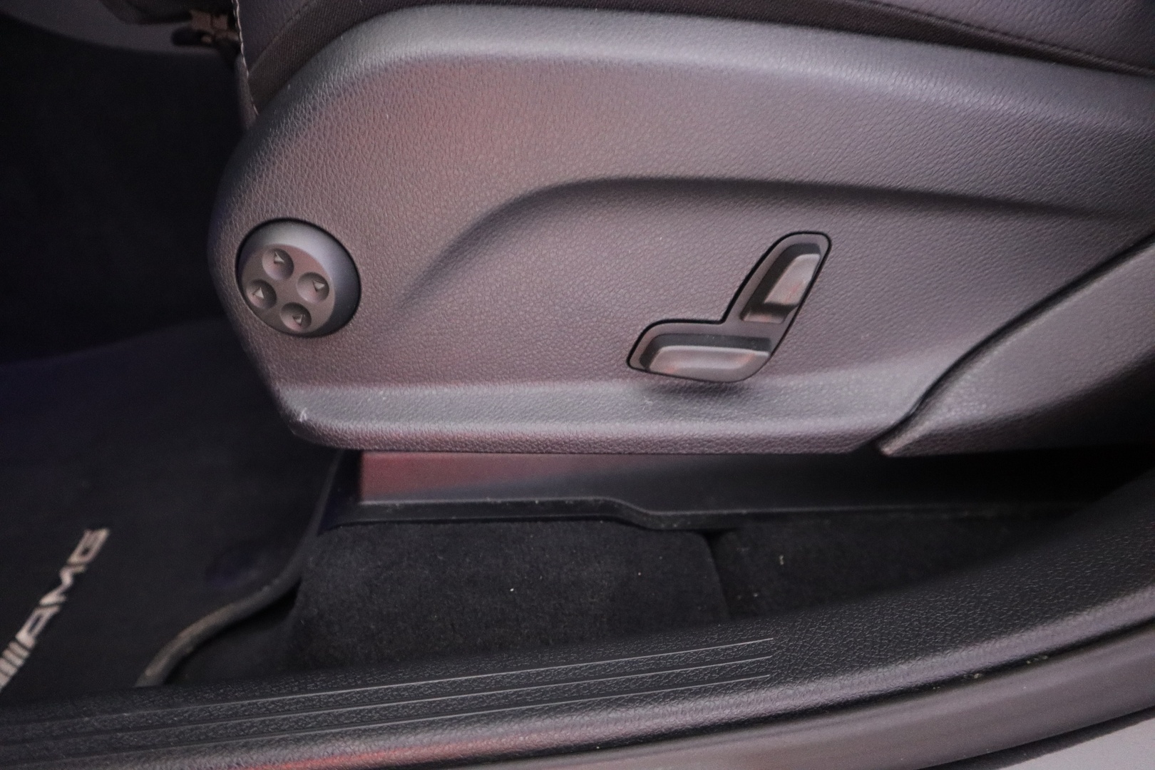 MERCEDES-BENZ EQC 2022