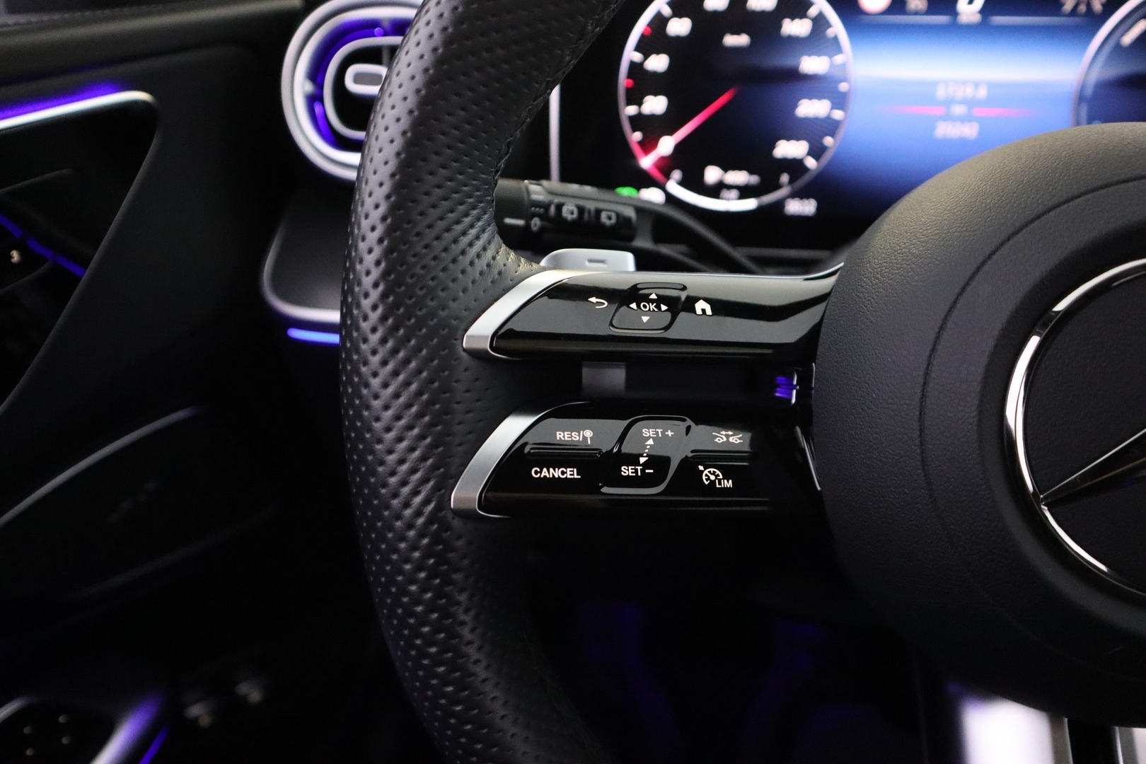 MERCEDES-BENZ C 2024