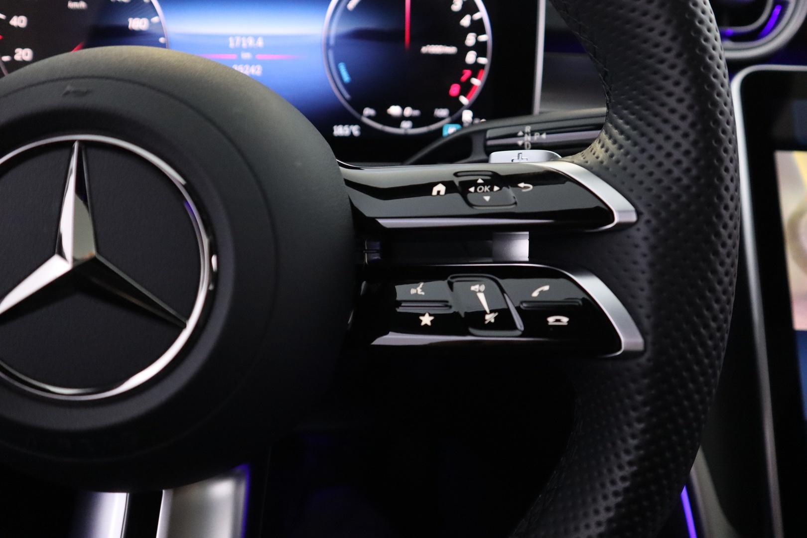 MERCEDES-BENZ C 2024