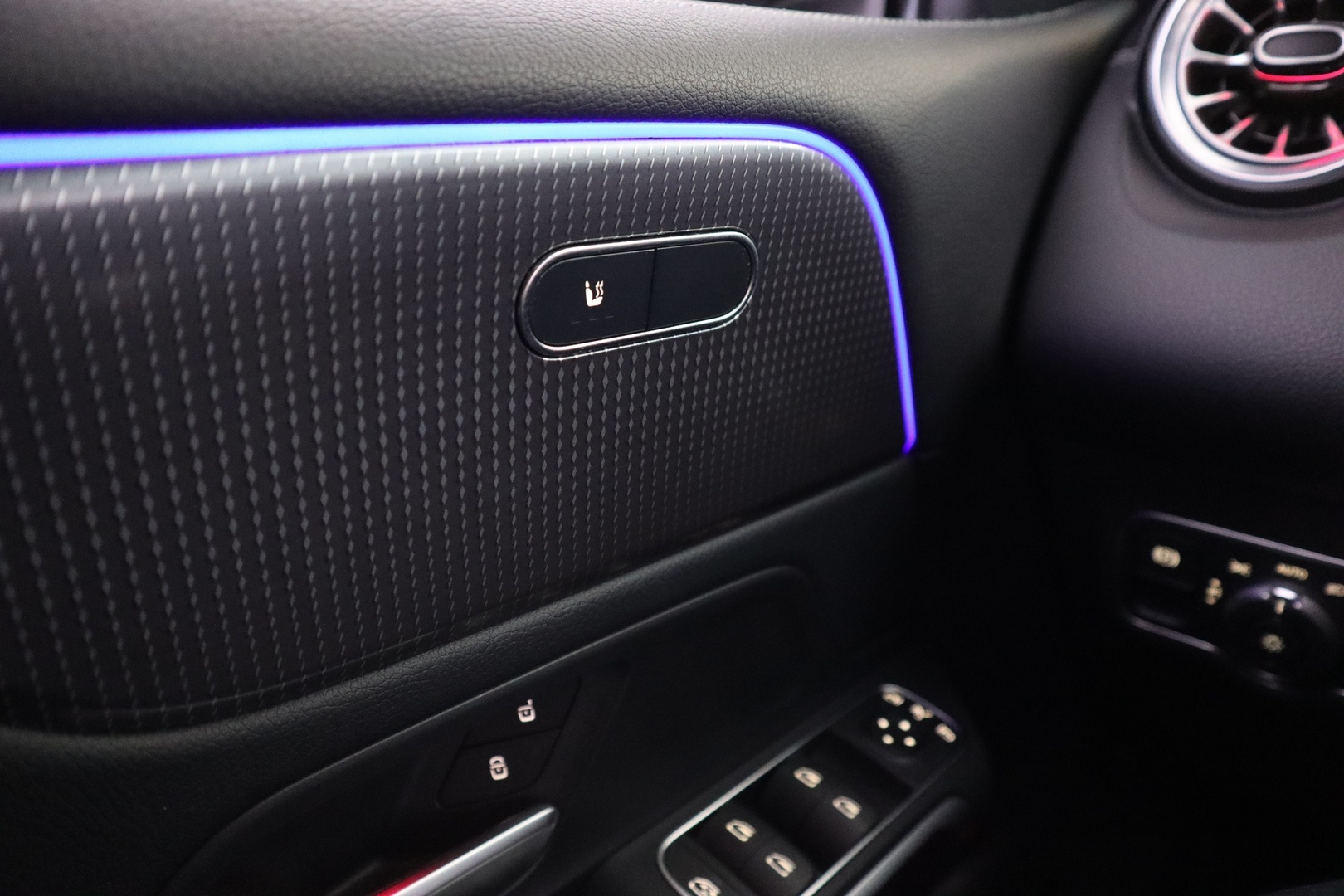 MERCEDES-BENZ EQB 2023