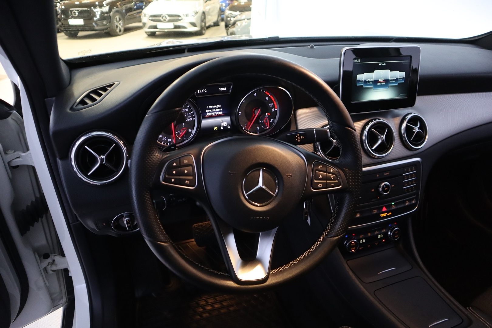 MERCEDES-BENZ GLA 2016