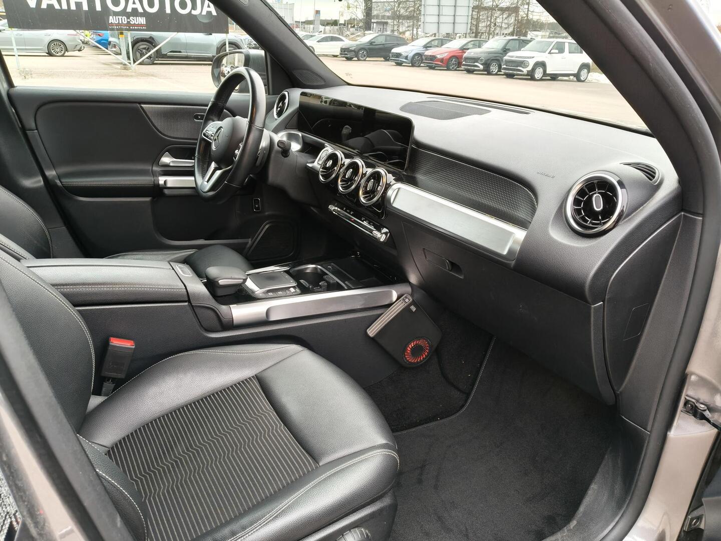 MERCEDES-BENZ GLB 2022