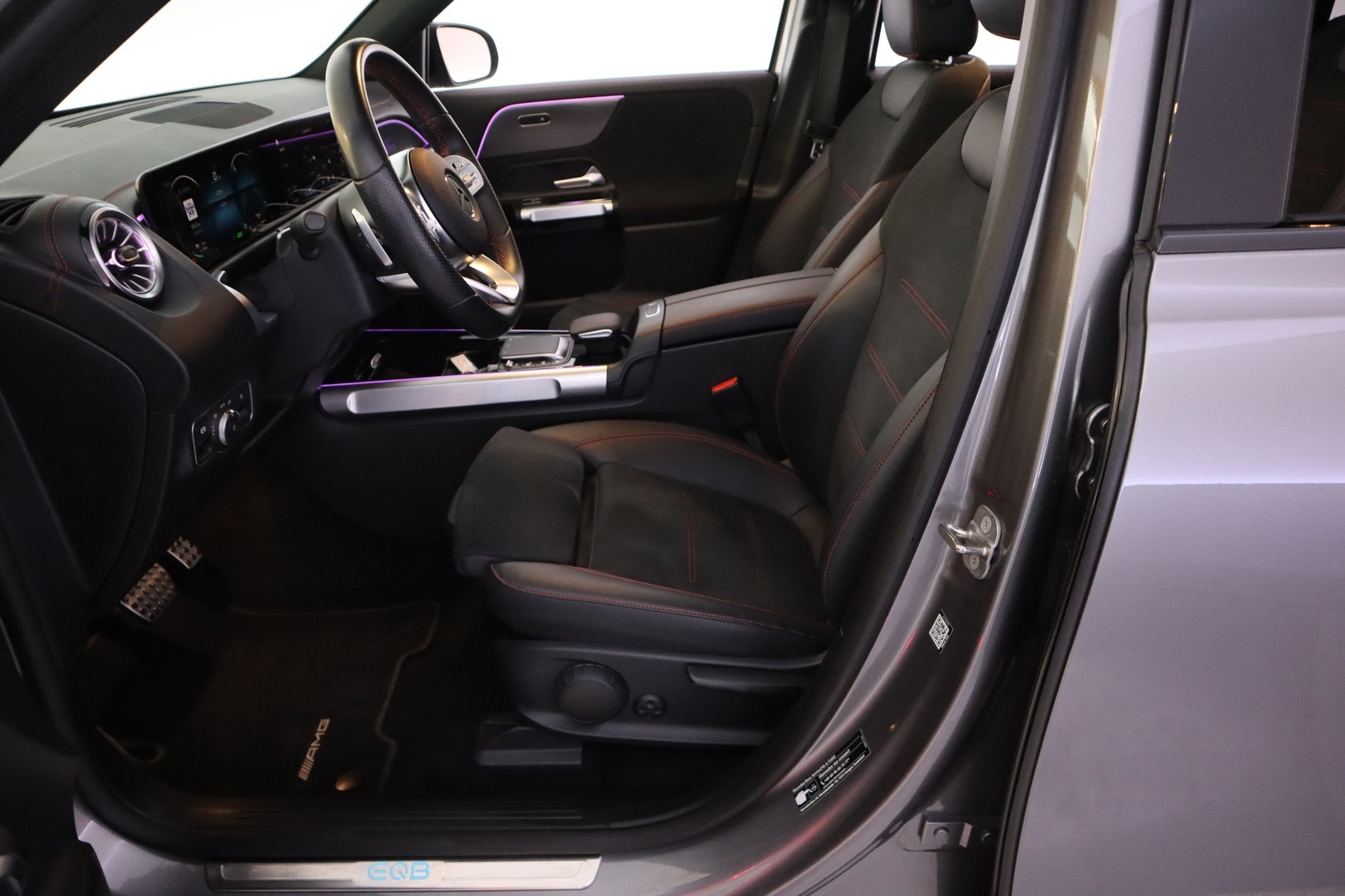MERCEDES-BENZ EQB 2023
