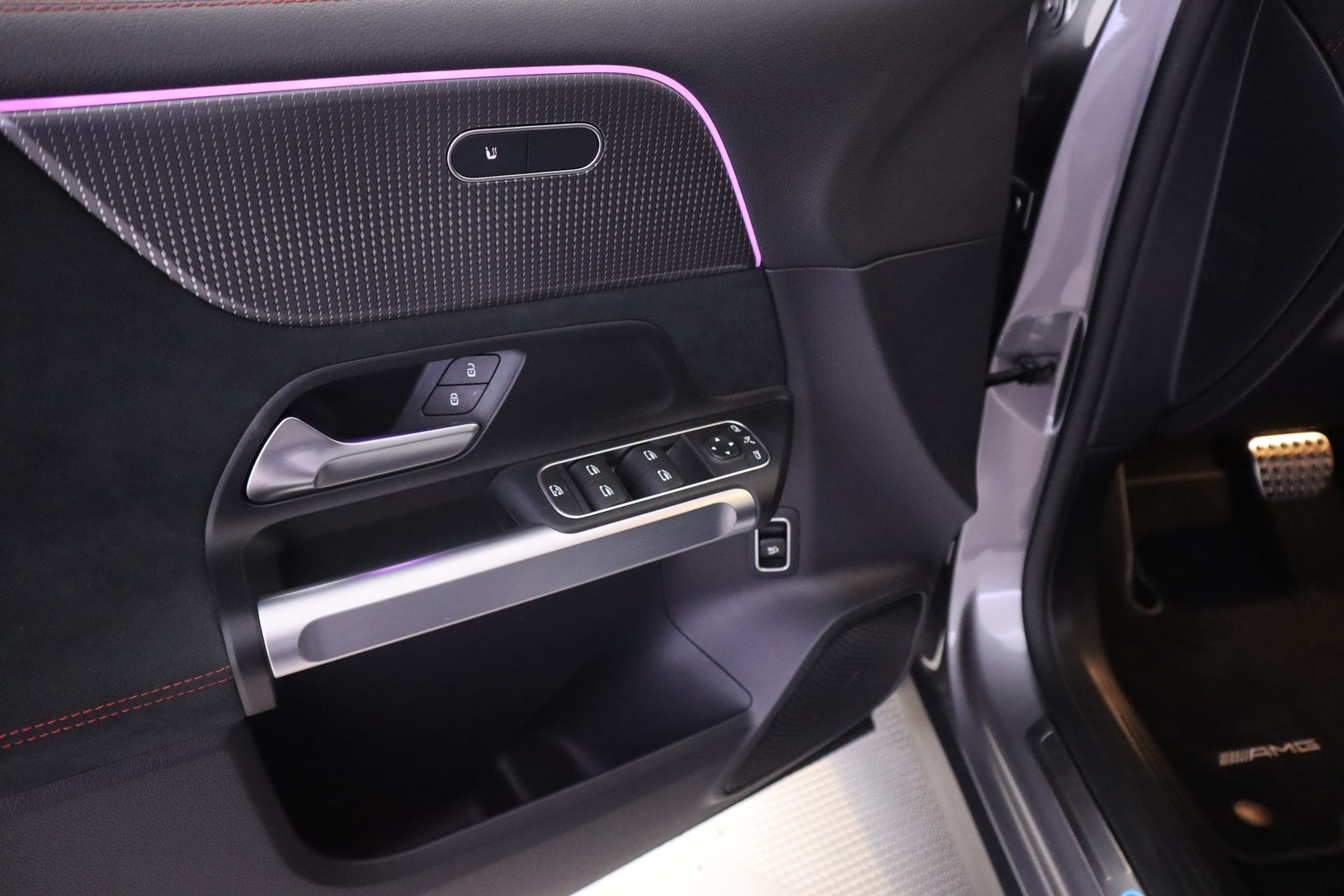 MERCEDES-BENZ EQB 2023