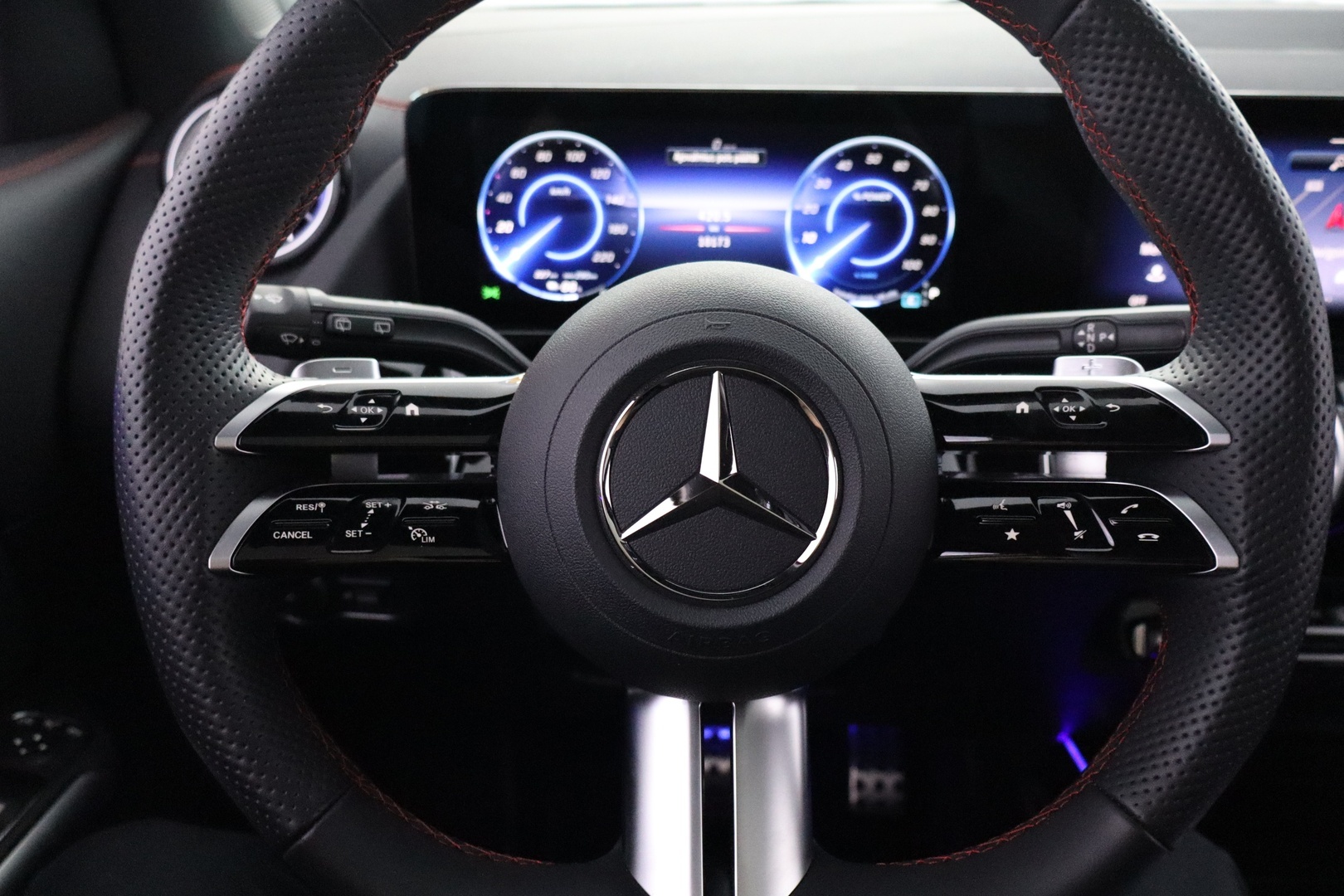 MERCEDES-BENZ EQA 2025