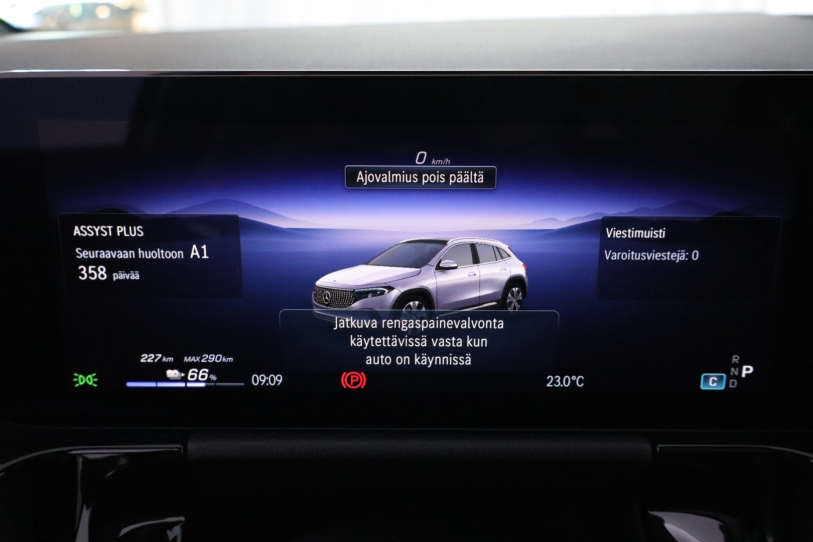 MERCEDES-BENZ EQA 2025