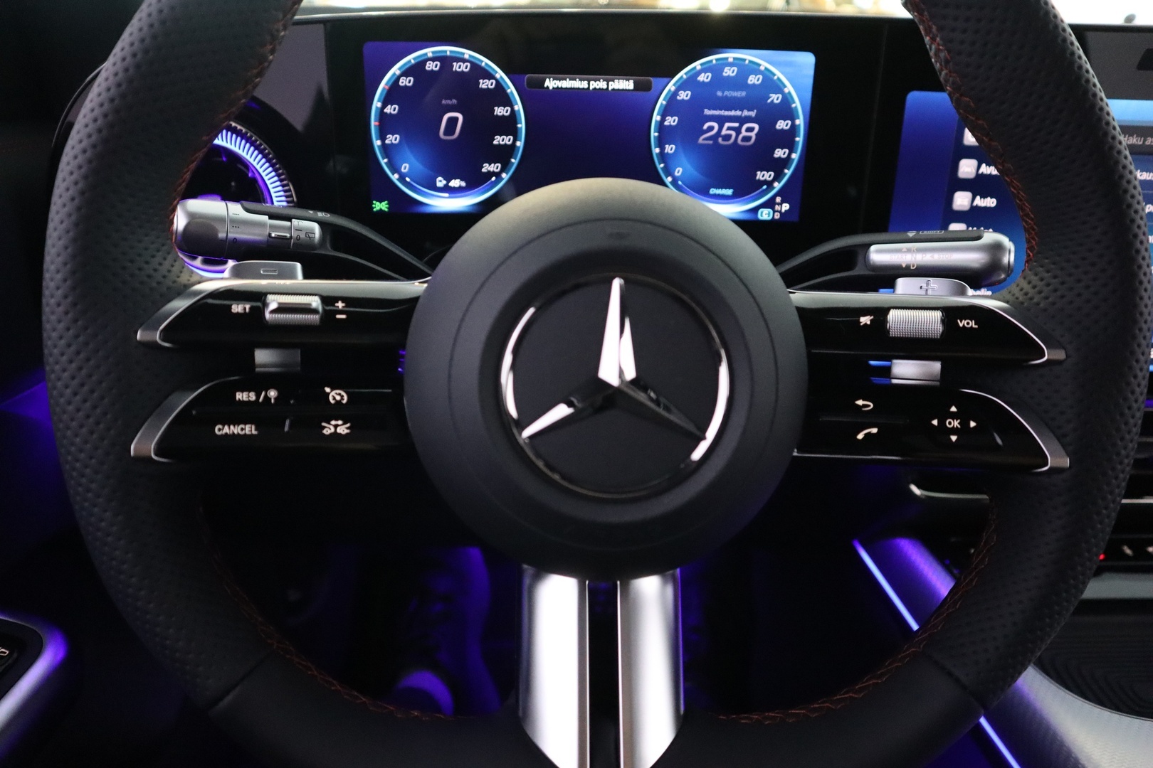 MERCEDES-BENZ GLB 2026